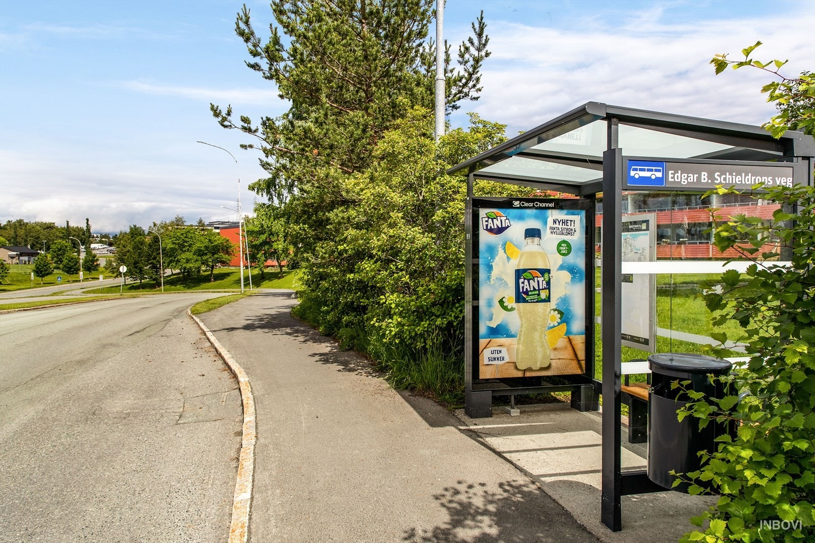 Bussholdeplassen Edgar B. Schieldrops veg er én av to holdeplasser som ligger innen få minutters gange fra leiligheten. Her passerer busslinje 22 med hyppige avganger til og fra bykjernen, samt øvrige deler av Trondheim. Galleribilde