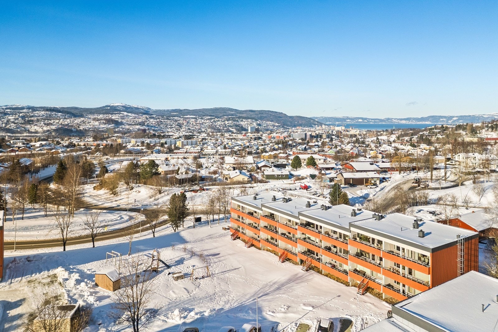 Om vinteren er det kort vei til flotte akebakker og Steinan skitrekk, som drives av Othilienborg idrettslag. Galleribilde