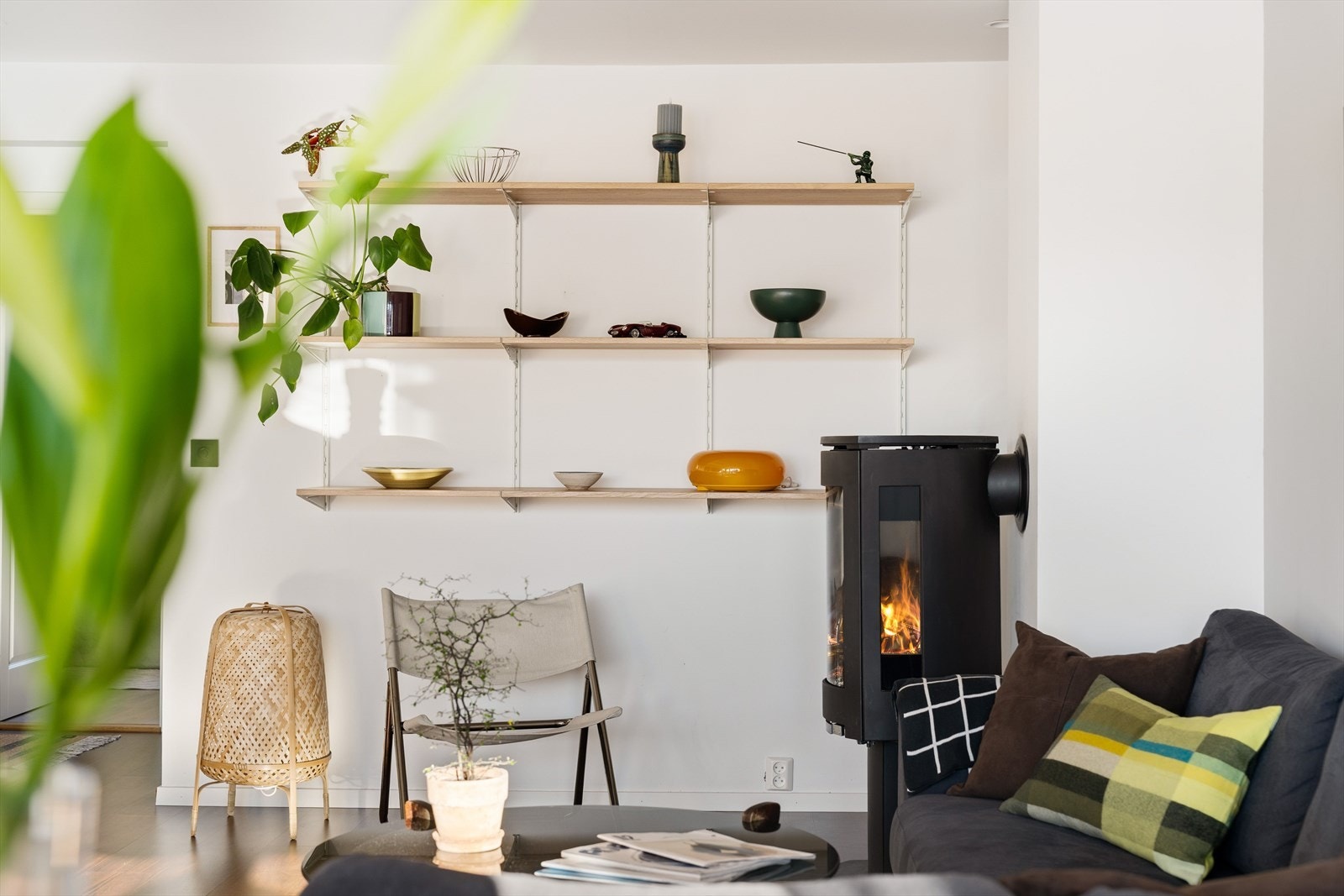 På årets kjøligste dager sørger vedovnen for lun og behagelig oppvarming. Galleribilde