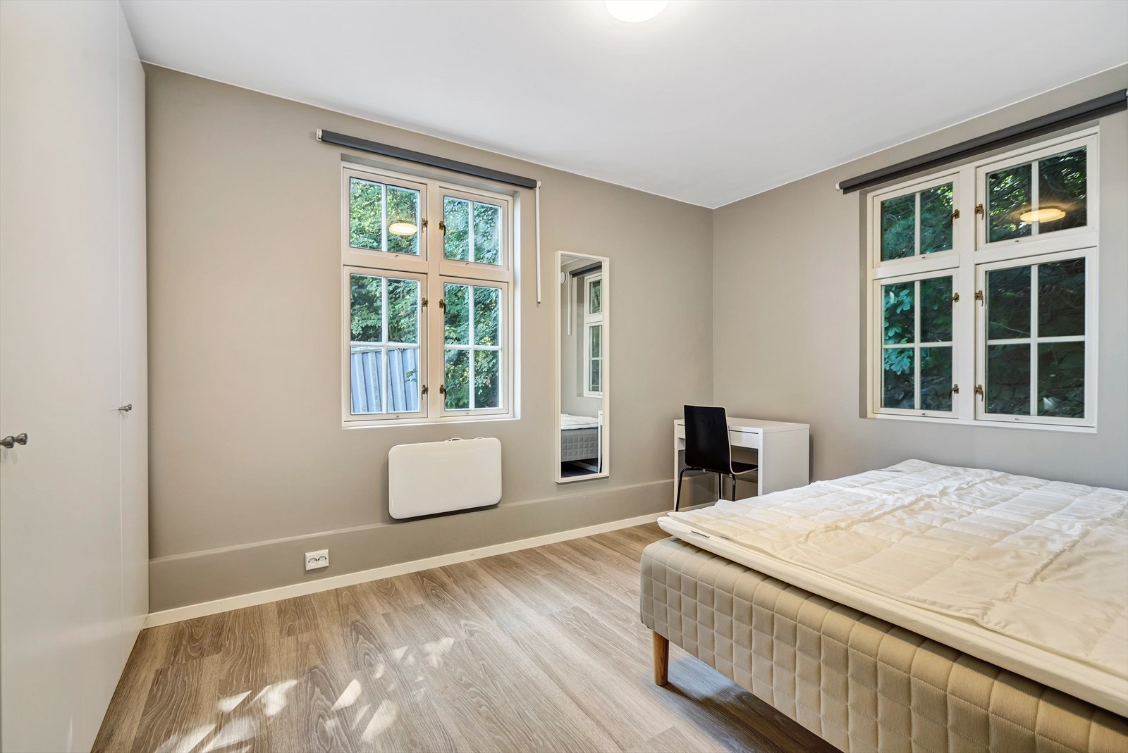 På første plan er det 3 soverom, dette er det største på 11,2m² Galleribilde