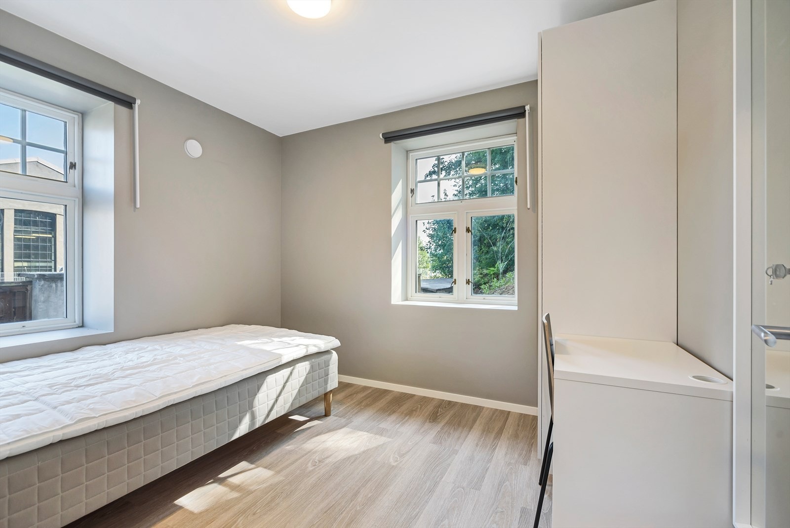 Nede i sokkelen finner du også 3 soverom, dette er det største på 8,6m² Galleribilde