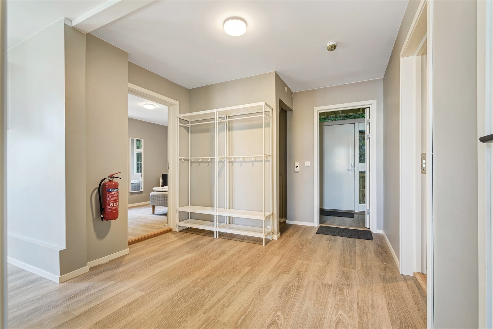 Leiligheten har vært gjenstand for omfattende oppgraderinger hvor det meste er gjort i 2021. I tillegg har dagens eier gjort nødvendig vedlikehold av bygget Galleribilde