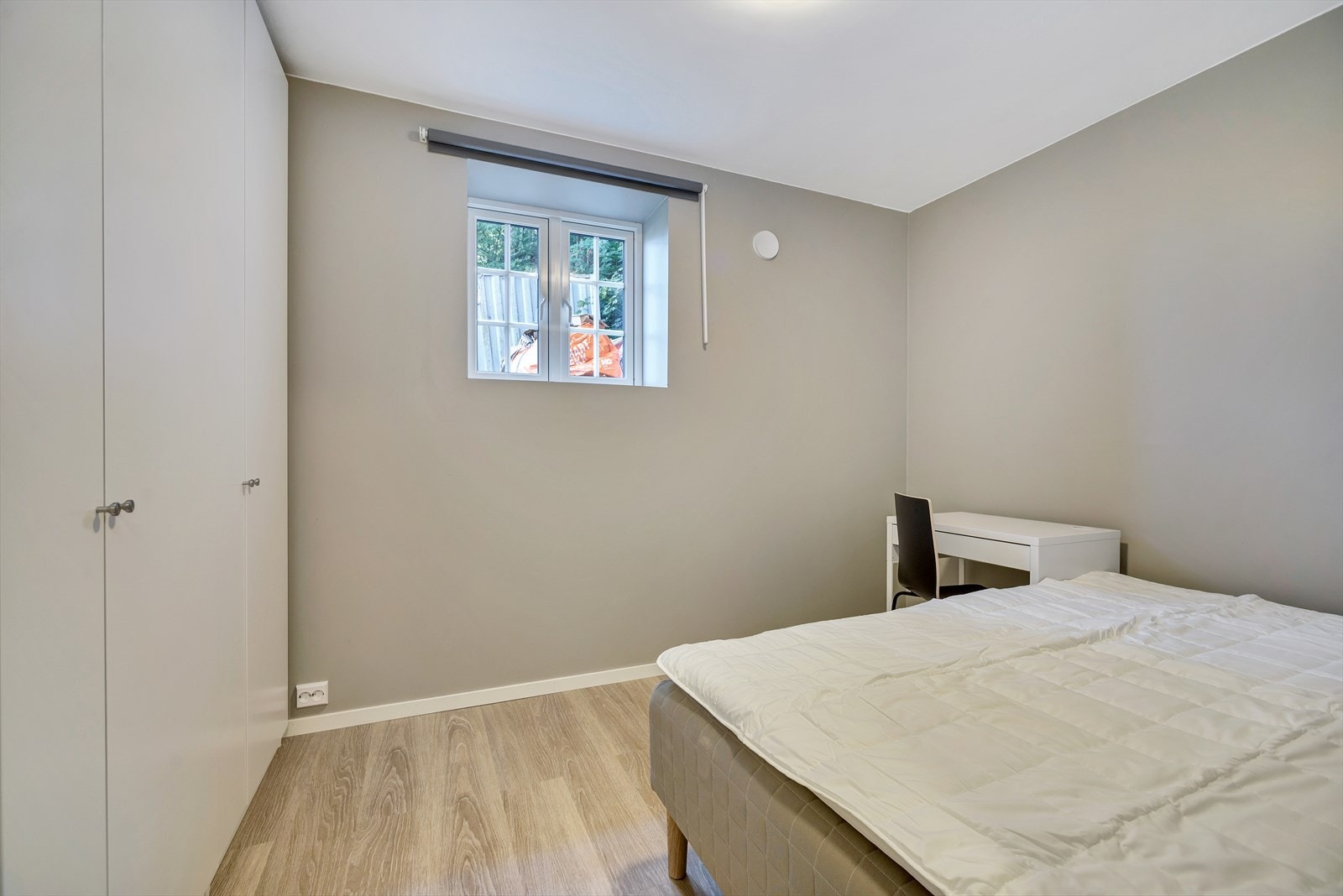 Det er i følge selger et komplett nytt elektrisk anlegg for bygget. Det er også et nytt brannvarslingsanlegg fra 2021 Galleribilde