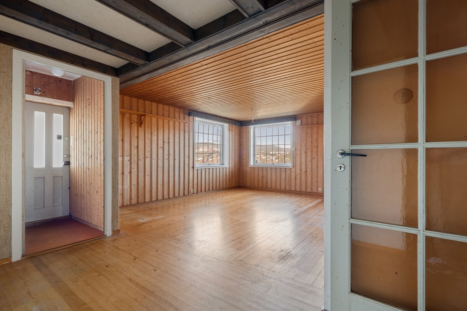 Underetasjen har egen inngang. Her er det gode muligheter for å legge til rette for hybel/utleie (dette er ikke søkt om til kommunen). Galleribilde