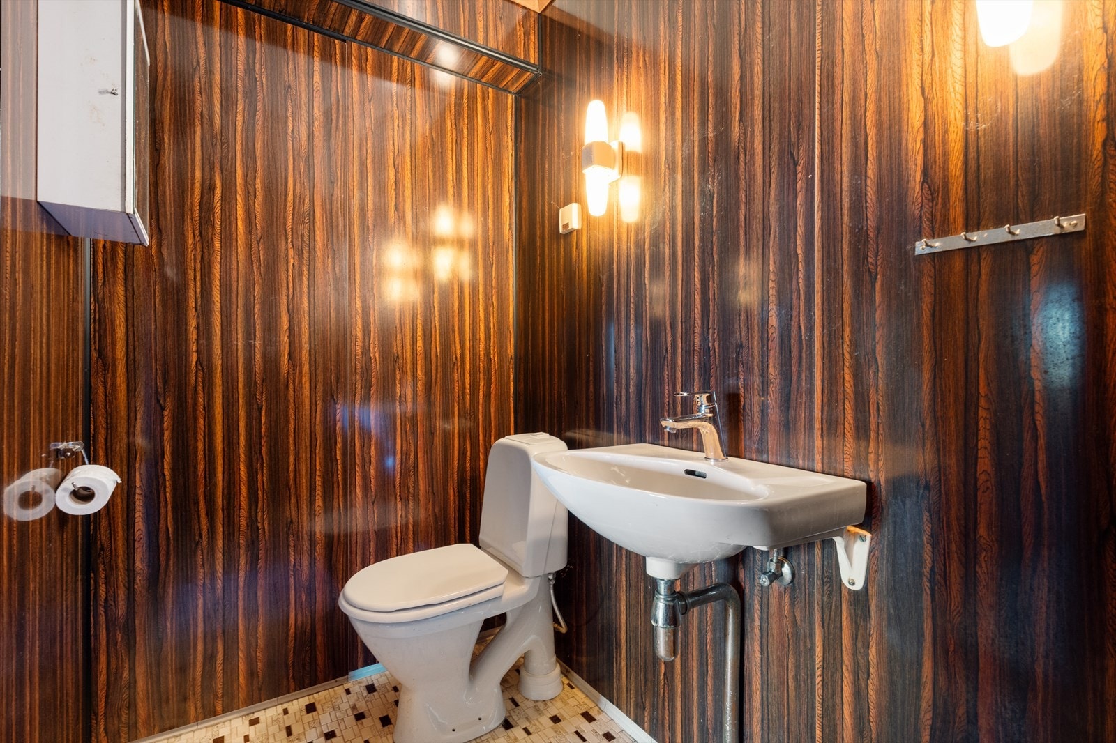 Badet antas å være pusset opp på 80-tallet og er nå anbefalt å renovere. Galleribilde