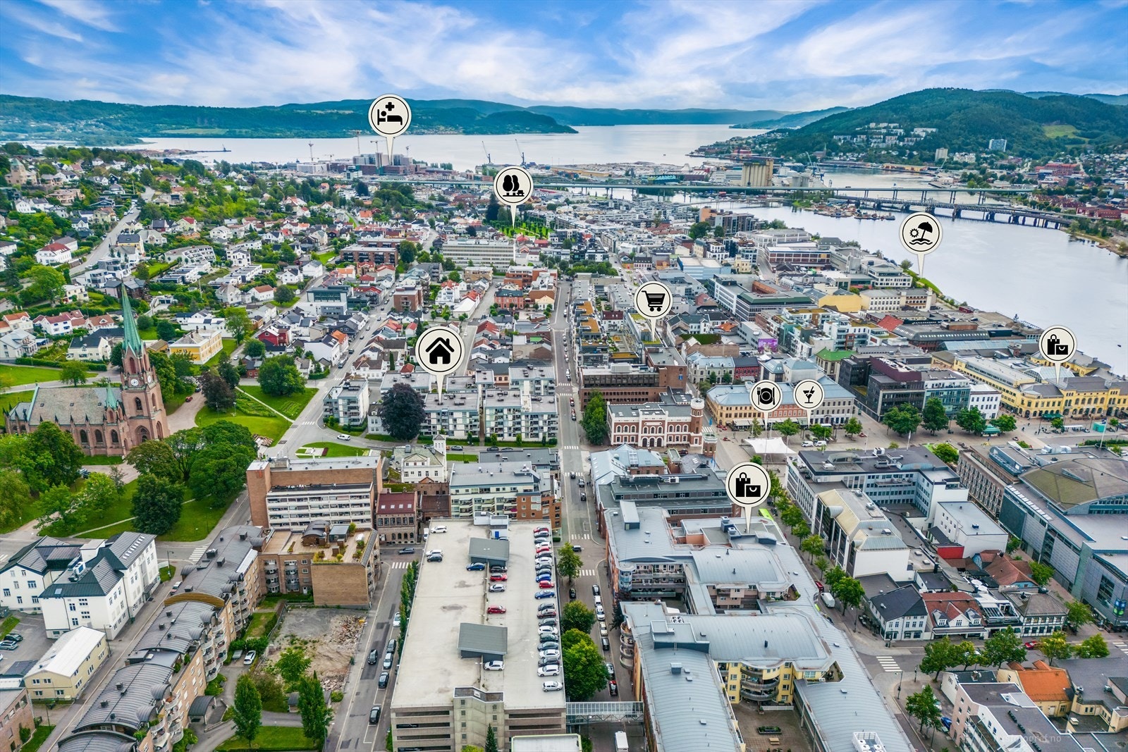 Leiligheten ligger midt i Drammen sentrum, med umiddelbare nærhet til hverdagens nødvendig Galleribilde