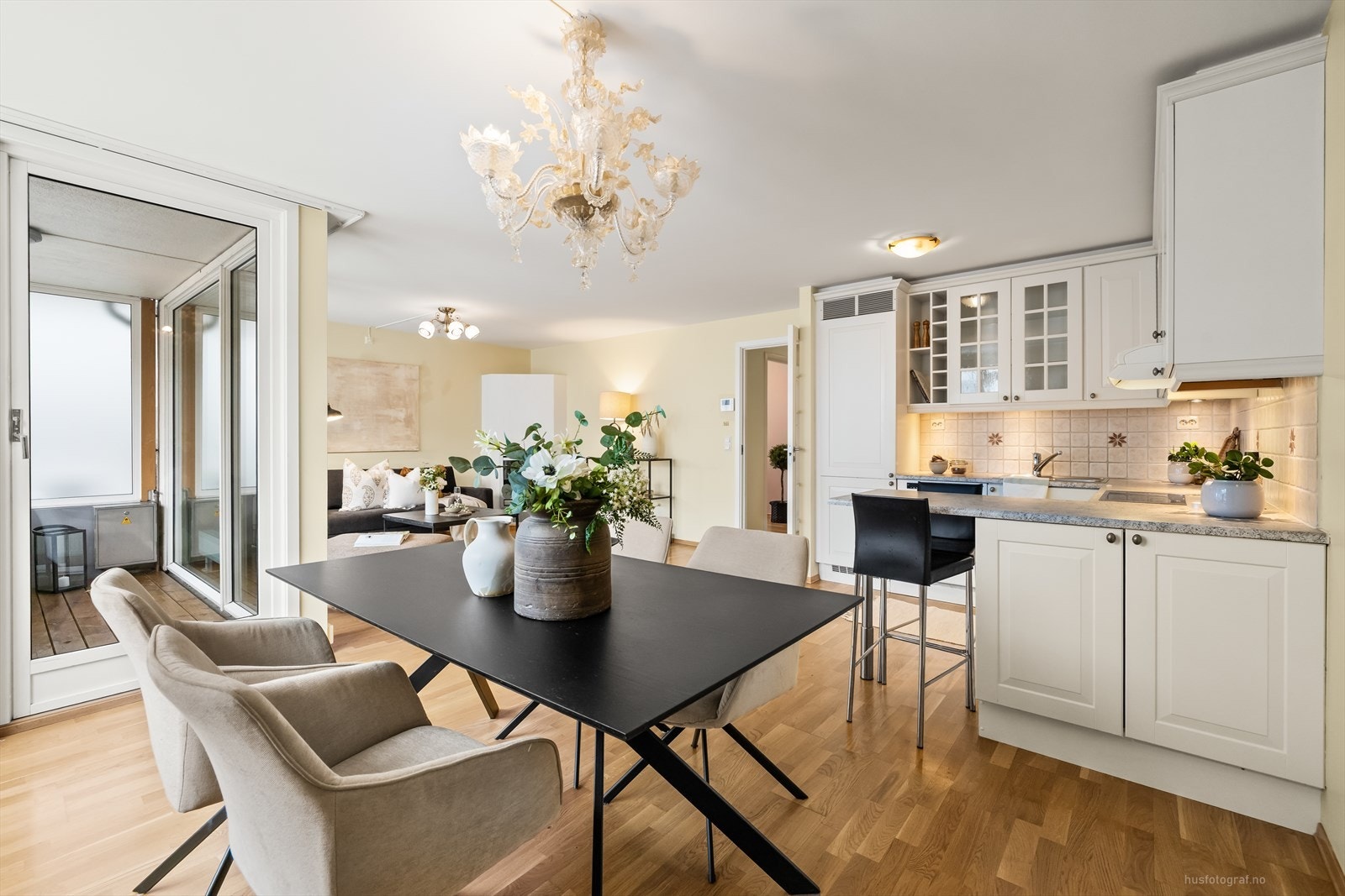 En naturlig plass for en hyggelig spisestue, der hele familien kan samles til et bedre måltid. Galleribilde