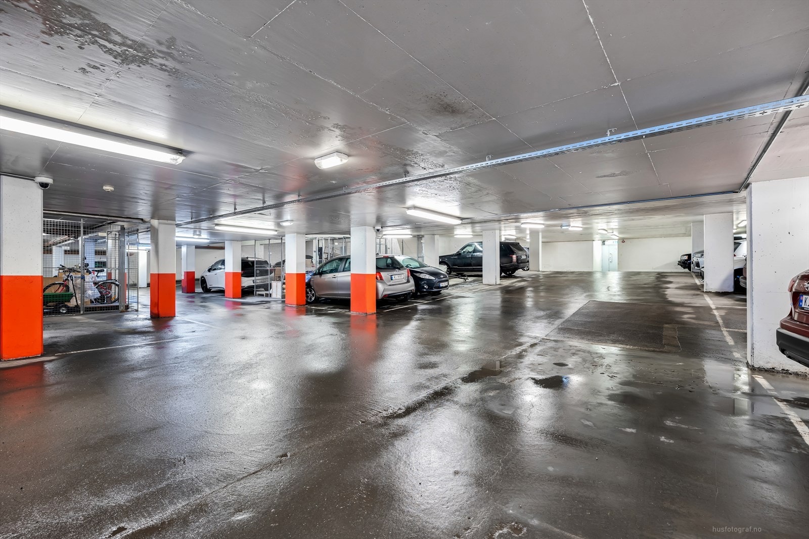 Det medfølger også en bod i felles kjeller og en garasjeplass i parkeringsanlegget. Galleribilde