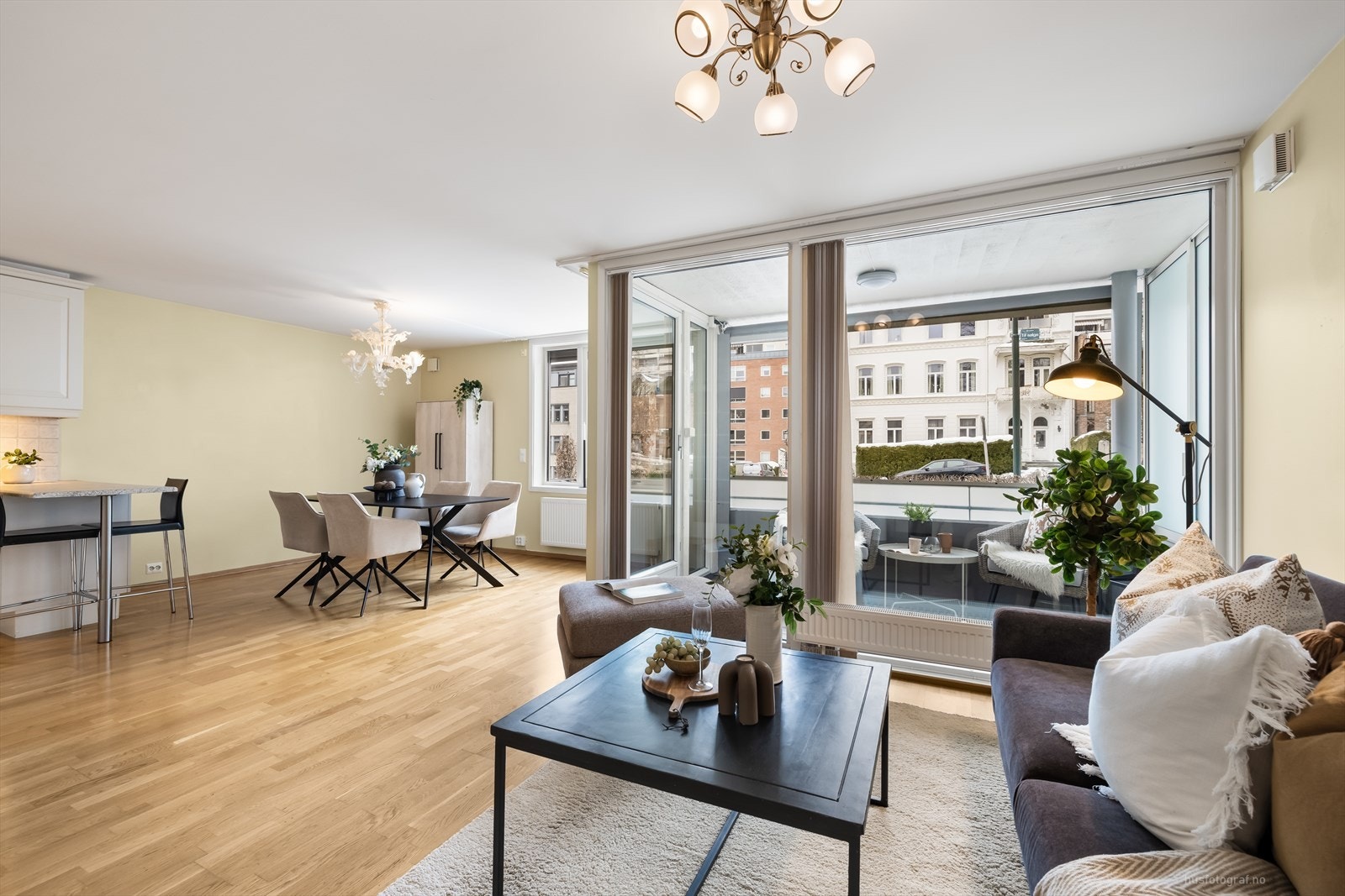 Store vindusflater sikrer godt med innslipp av lys. Galleribilde