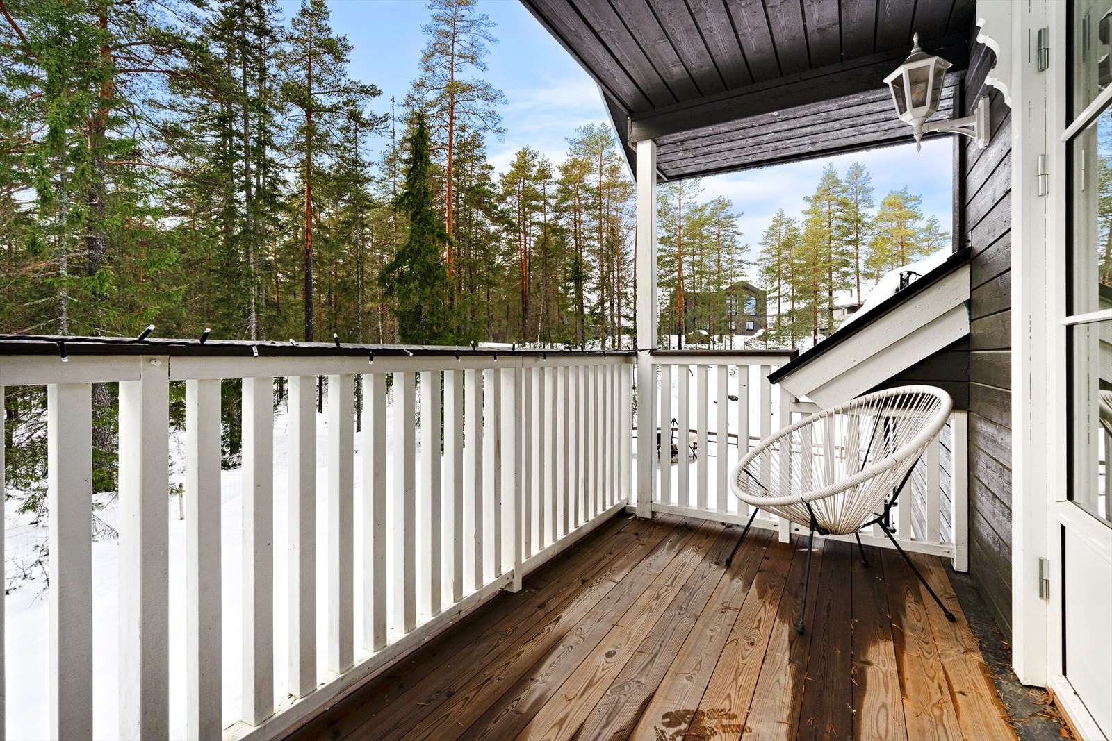 Fra hovedsoverommet er det direkte utgang til en deilig balkong. Galleribilde