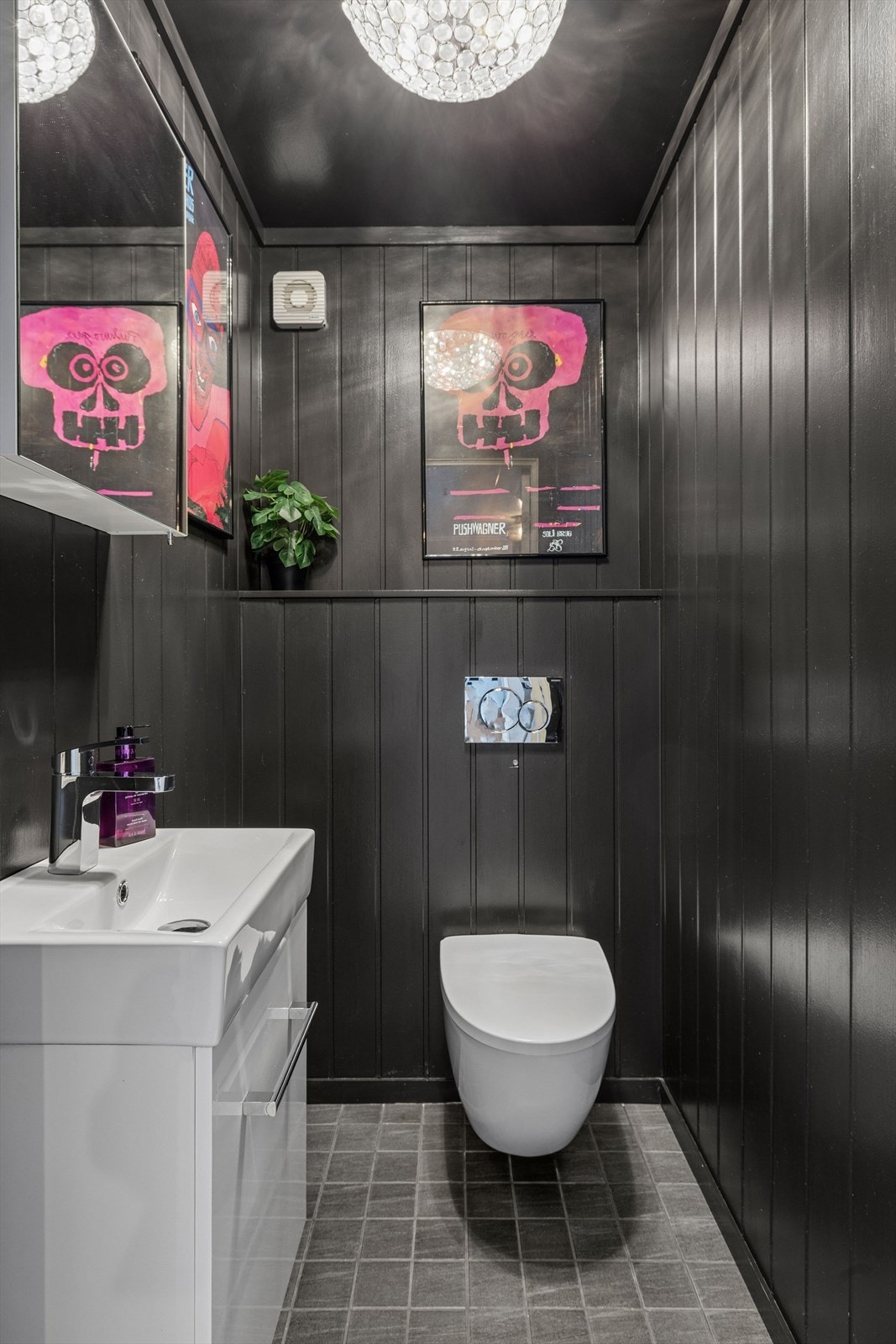 Praktisk toalettrom i første etasje. Galleribilde