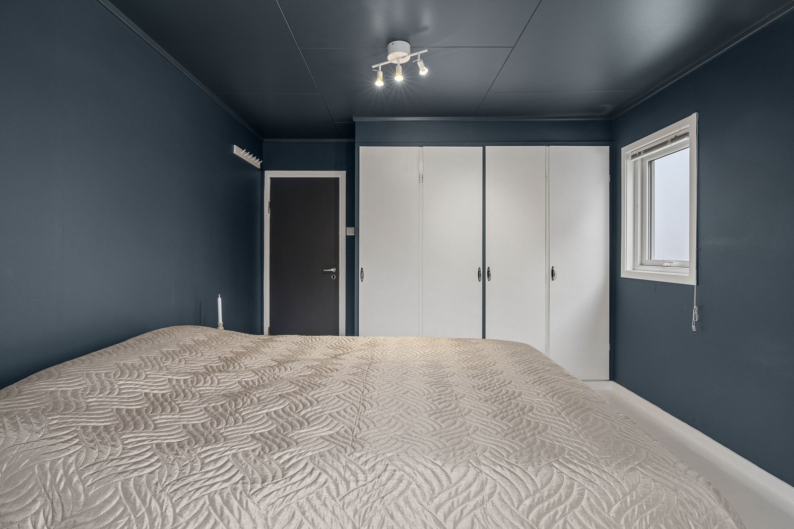 Hovedsoverommet har innebygde garderobeskap. Galleribilde