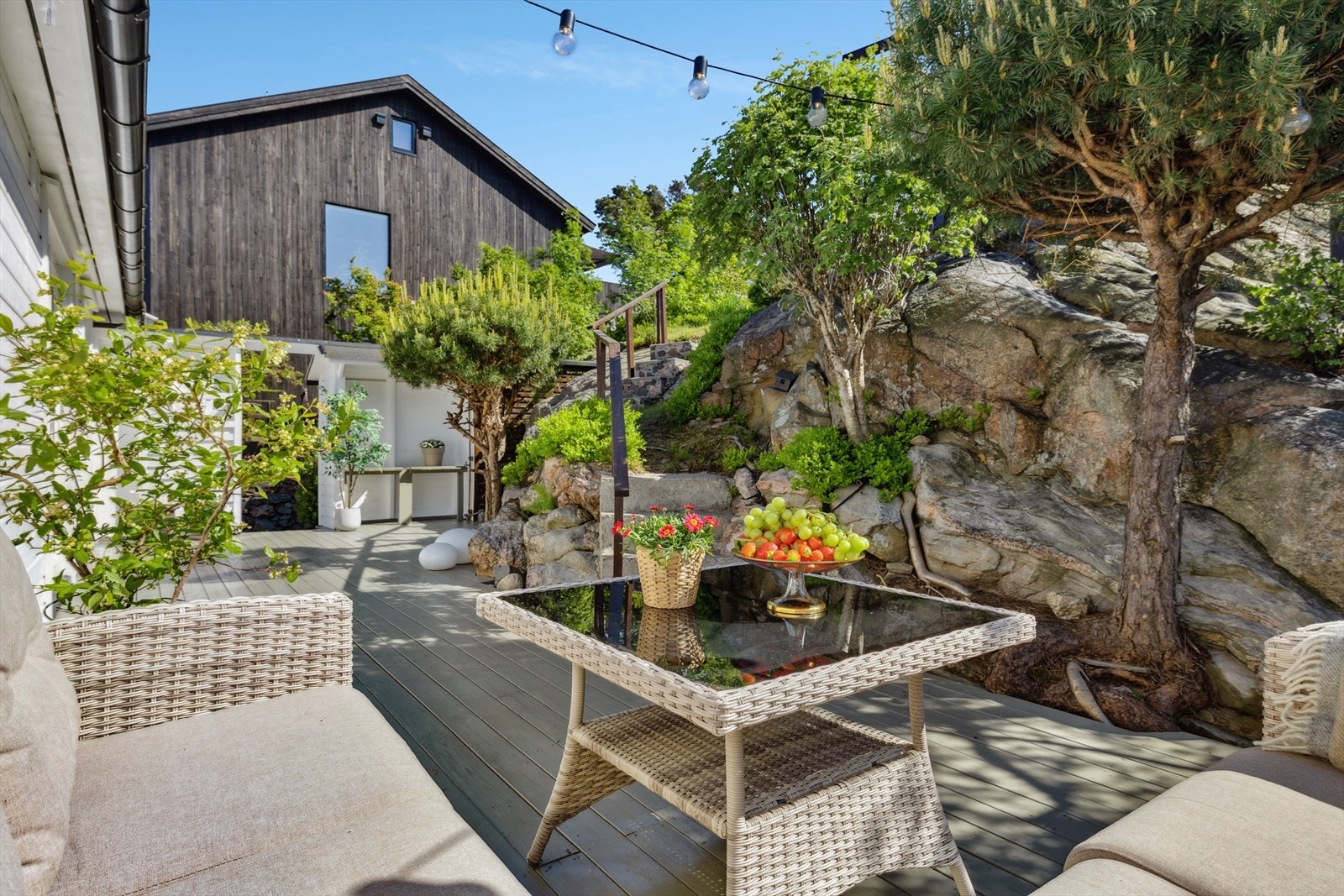 Her var selger ute i god tid med å planlegge salget og vi fikk tatt noen flotte utebilder fra ifjor sommer. Galleribilde