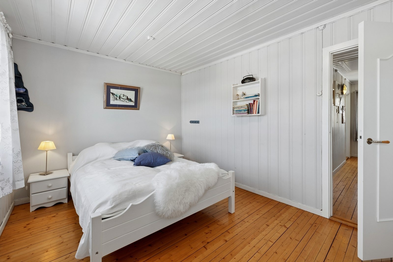 Hovedsoverommet er av god størrelse og har plass til seng og garderobeløsning. Galleribilde