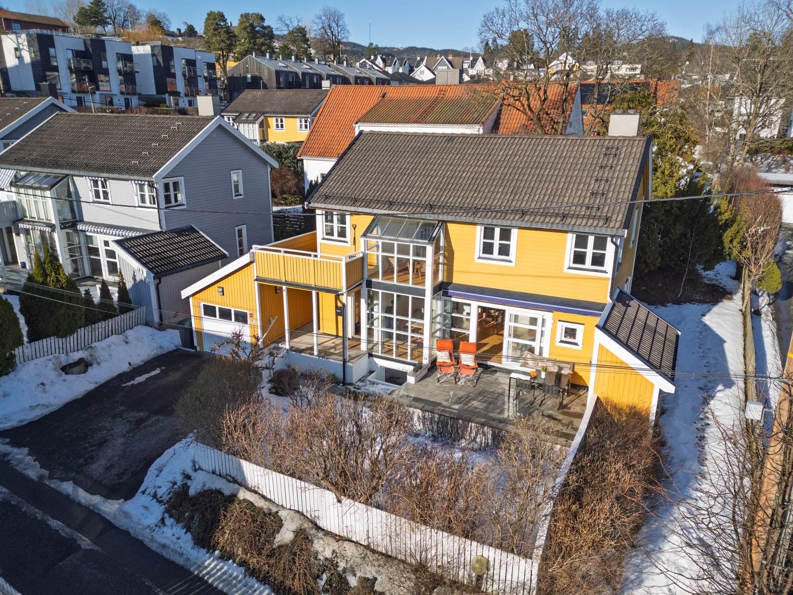 Kamilla Dagsland v/Privatmegleren har gleden av å ønske velkommen til hyggelig visning i Holmenveien 50 K! Foto: Kristoffer Myhre Galleribilde