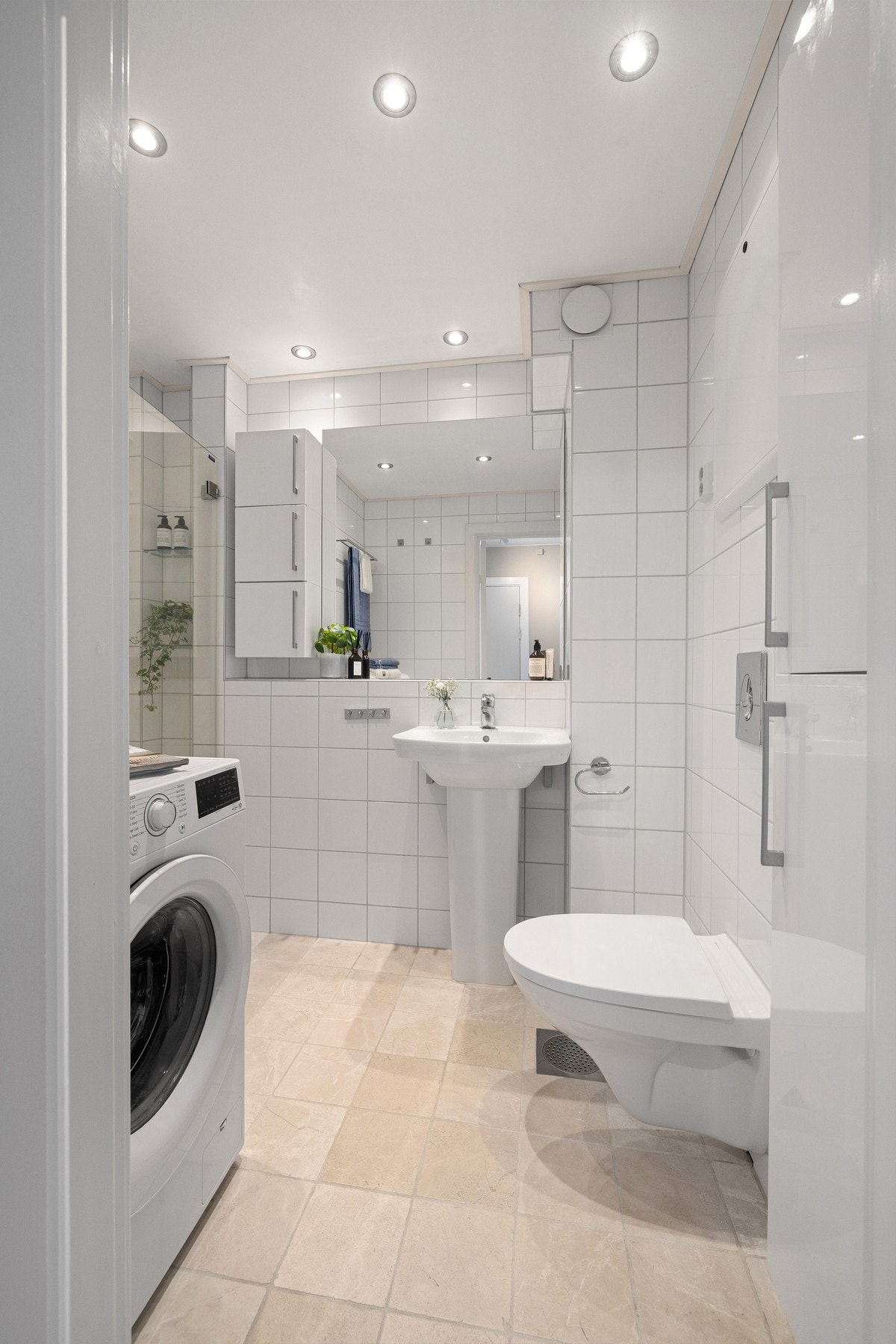 Badet er helfliset med behagelig gulvvarme. Galleribilde