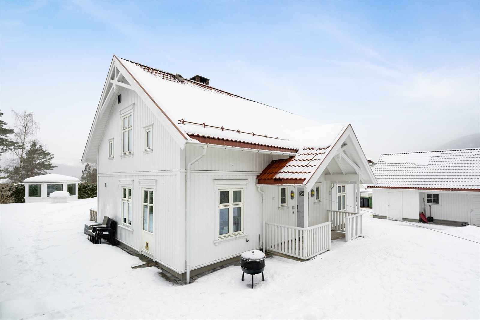 EiendomsMegler1 v/Jørgen E. Thorkildsen presenterer Mølleåsen 2 - Komplett familiebolig med solrik tomt, sentralt i Siljan!
Foto: Inbovi. Galleribilde