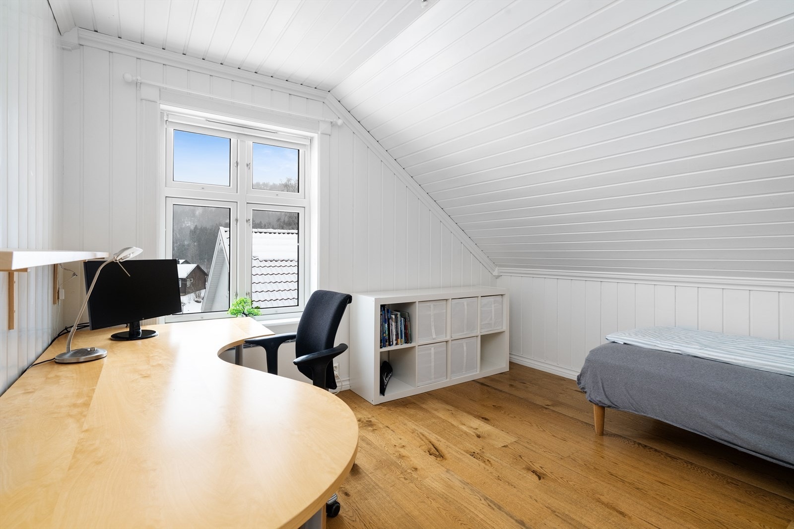 De tre øvrige soverommene er lyse og romslige, med god plass til soveromsmøblement. Galleribilde