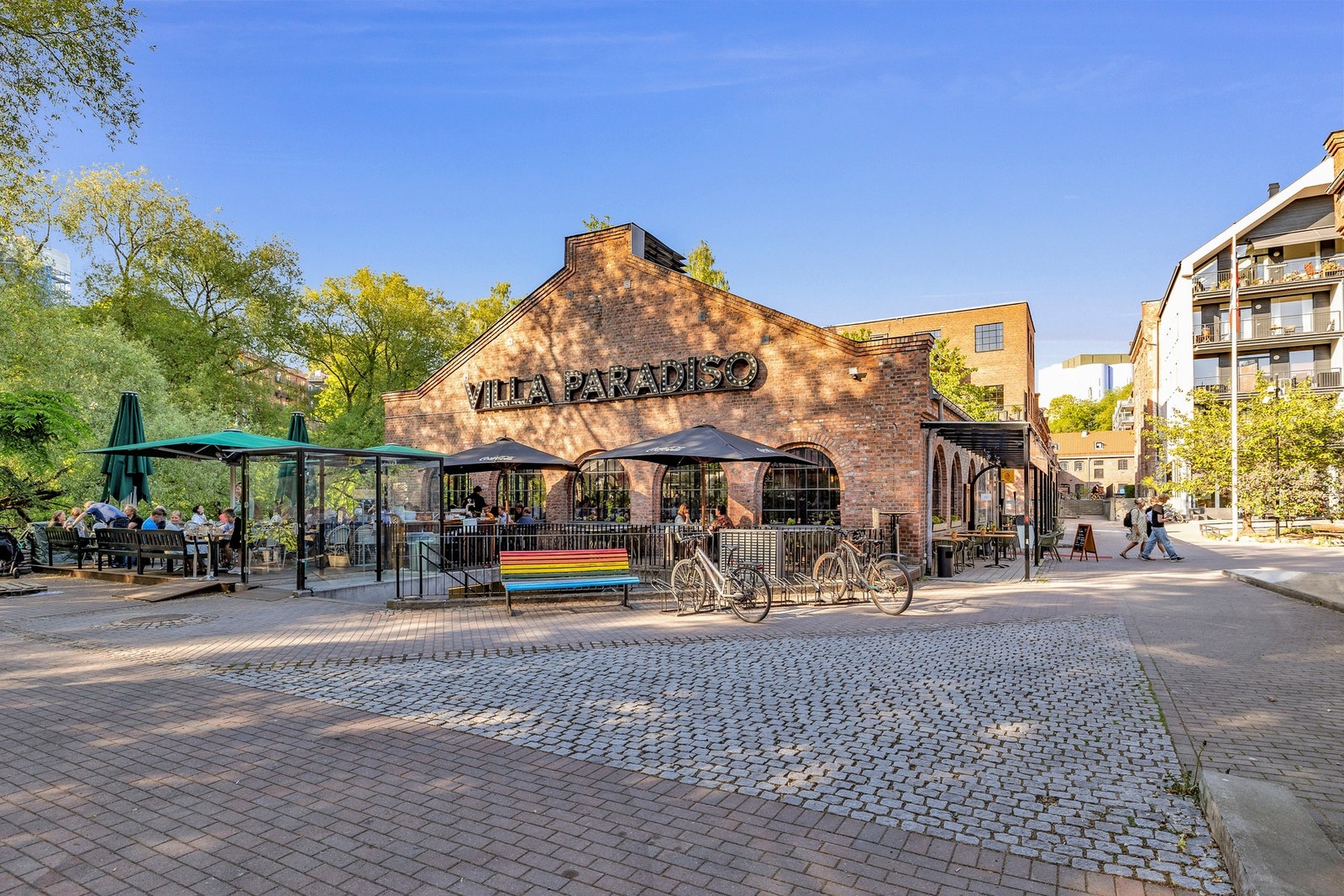 Området har et variert utvalg av spisesteder - noe for en hver smak! Galleribilde