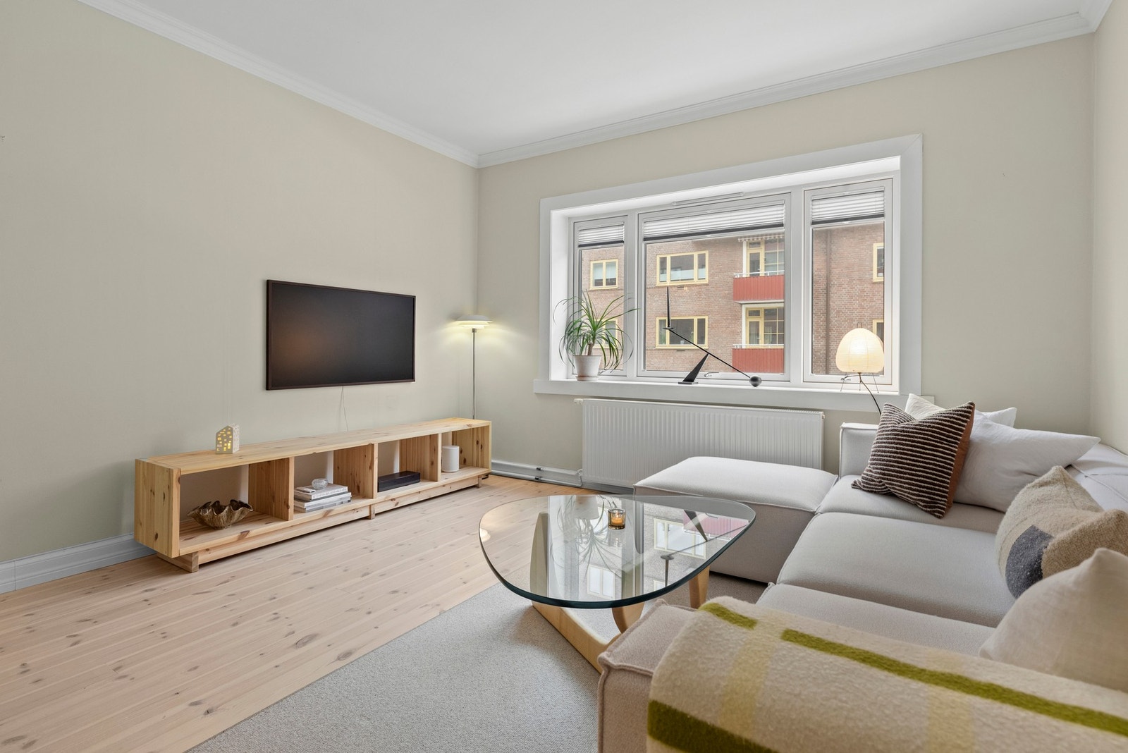 Velkommen til Sandefjordgata 2B - en romslig og tiltalende 2-roms leilighet med attraktiv beliggenhet på Sagene! Galleribilde