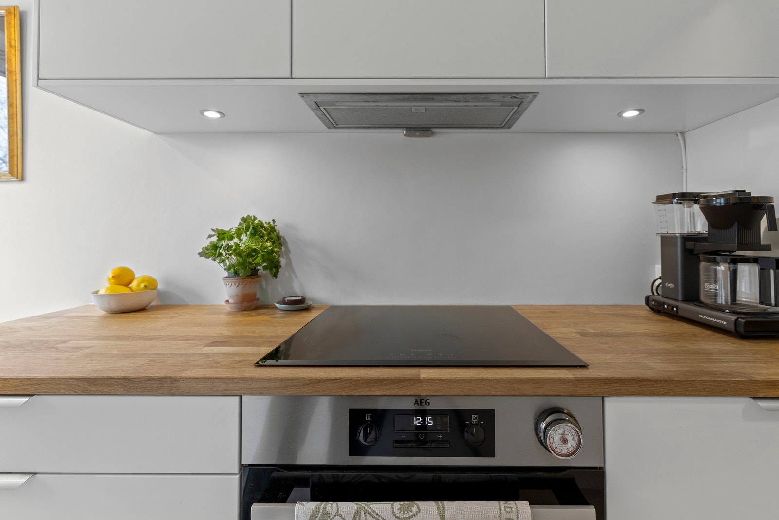 Det ble pusset opp i 2021 og er utstyrt med integrerte hvitevarer som platetopp, stekeovn, oppvaskmaskin og kjøleskap Galleribilde