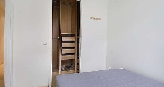 Soverom - mot walk-in closet Galleribilde