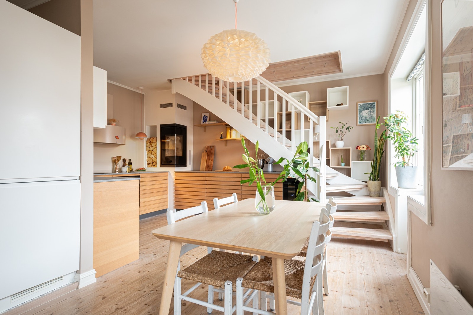 Cecilie Elliott Jørstad i Privatmegleren ønsker velkommen til Thurmanns gate 3! Galleribilde