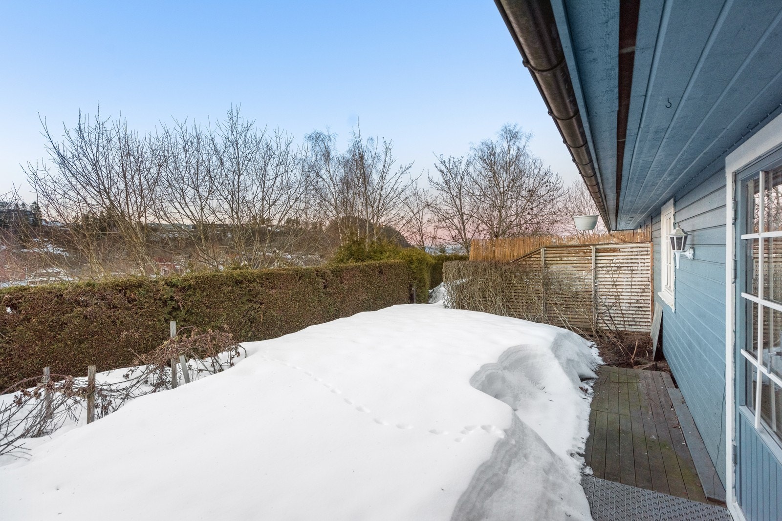 Gode solforhold med ettermiddag / kveldssol og god plass på terrassen Galleribilde