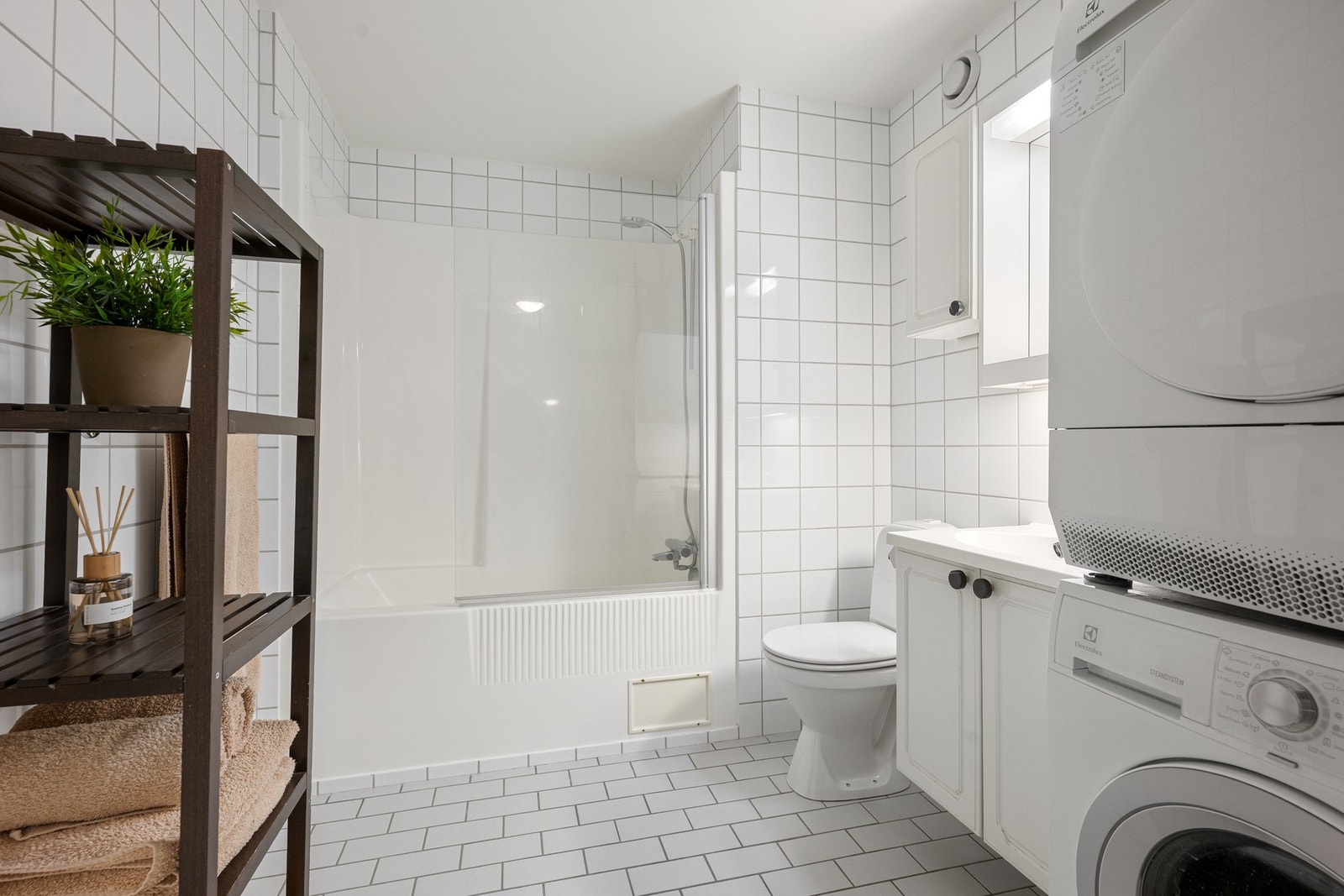 Pent og tidløst bad med klassiske fliser. Galleribilde