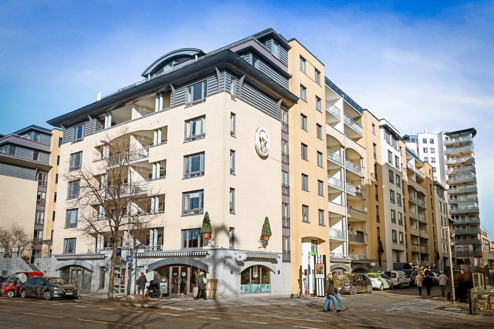 Leiligheten ligger i byggets 7.etg - høyt og fritt. Veldrevet sameie og lave fellskostnader. Galleribilde