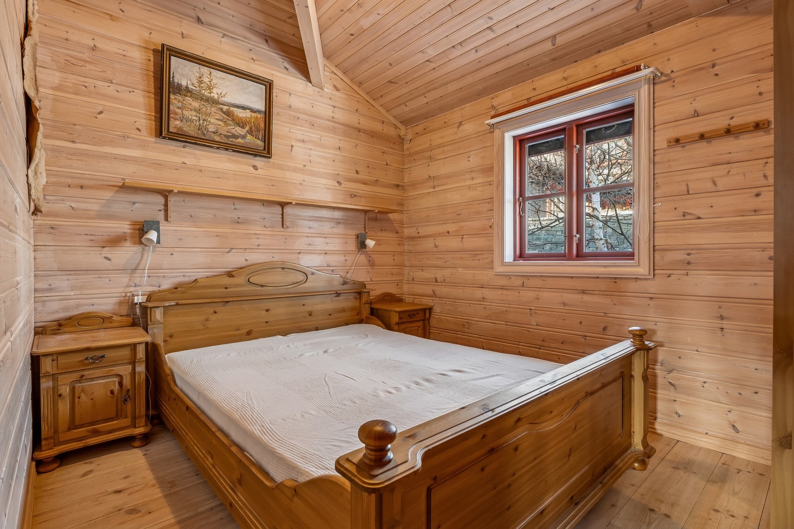 Hovedsoverom på 9 kvm med god takhøyde. Galleribilde