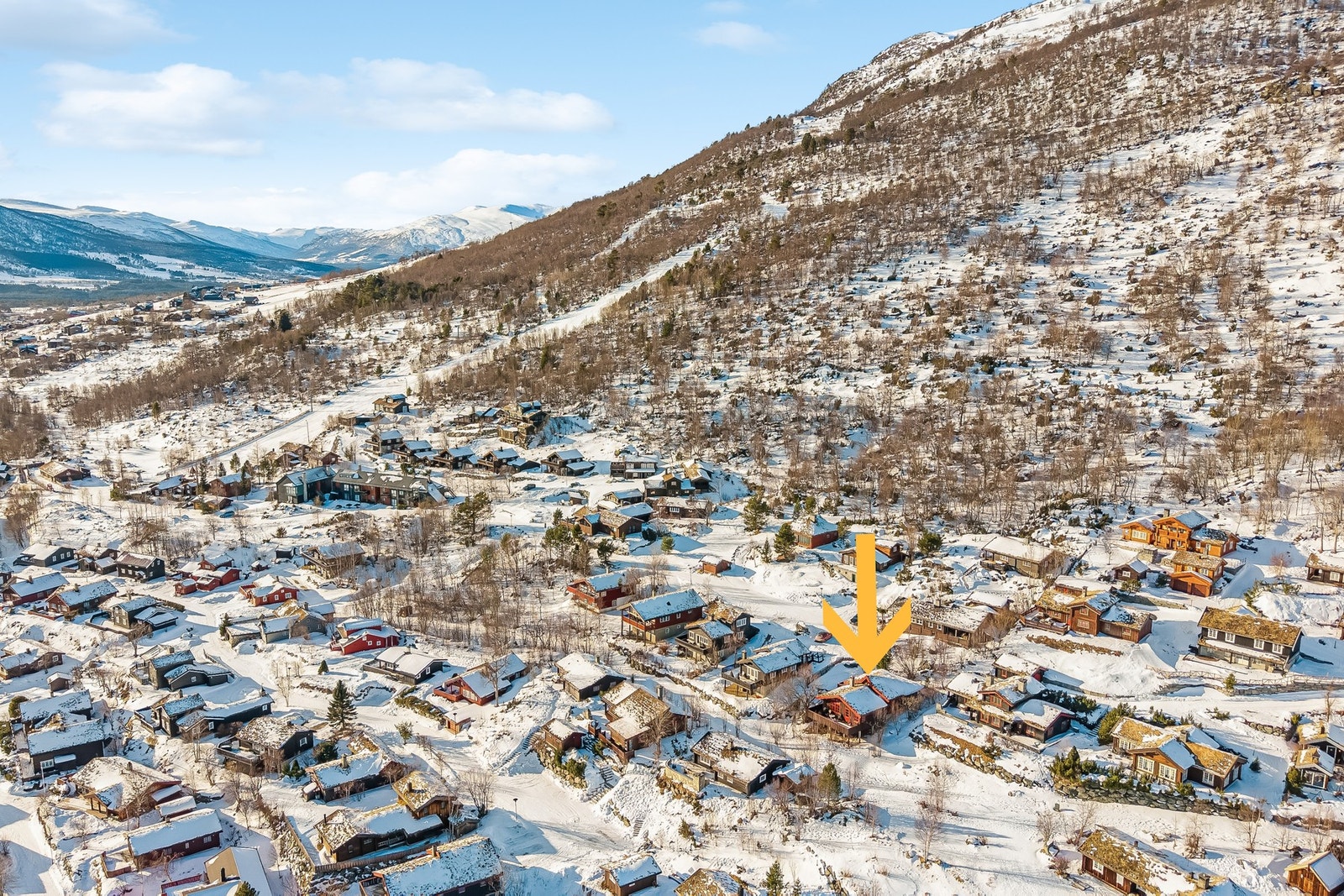 Eiendommen har en sentral og solrik beliggenhet like ved skitrekket Galleribilde