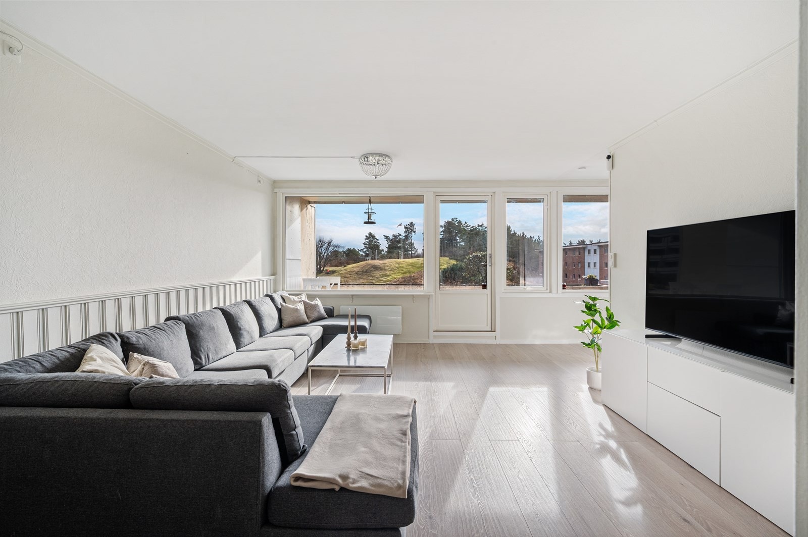 - Emera Eiendomsmegling v/Hamza Yousaf Choudhary har gleden av å presentere Bjørndalsskogen 73 - Galleribilde