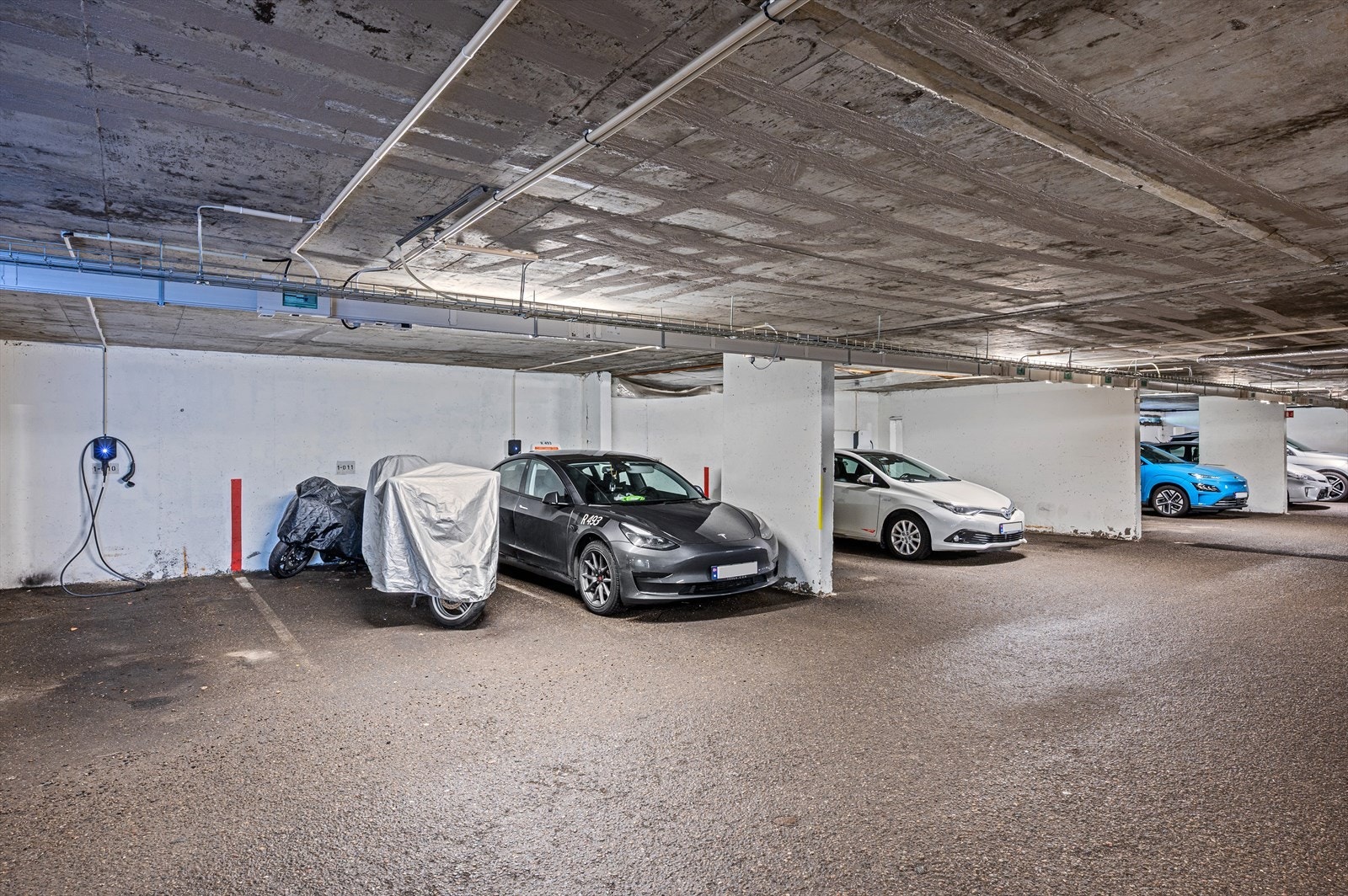 - Her har man fast garasjeplass med elbil-lader - Galleribilde