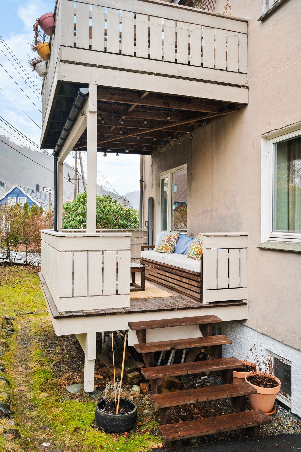I 2024 ble terrassebordene og trappen til terrassen fornyet, samt enkelte planker og topprekken i rekkverket skiftet. Galleribilde