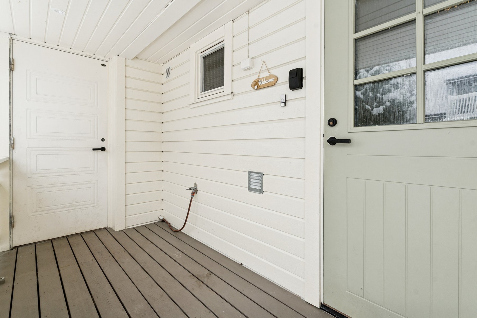 Inngangsparti - Med dør direkte til garasje Galleribilde