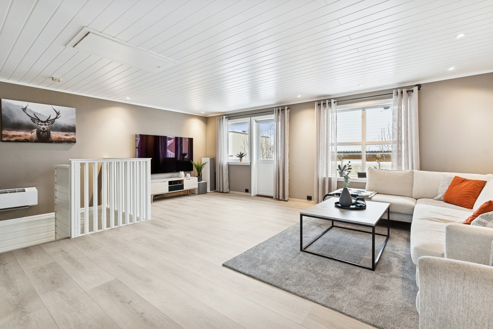 Stuen har i nyere tid blitt modernisert, og fremstår lys og attraktiv Galleribilde