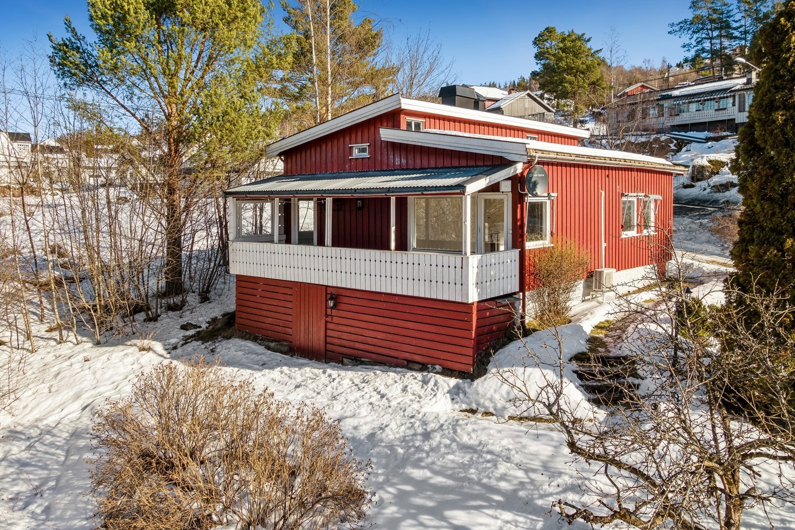 Enebolig med landlig og rolig beliggenhet i et etablert nabolag. Galleribilde