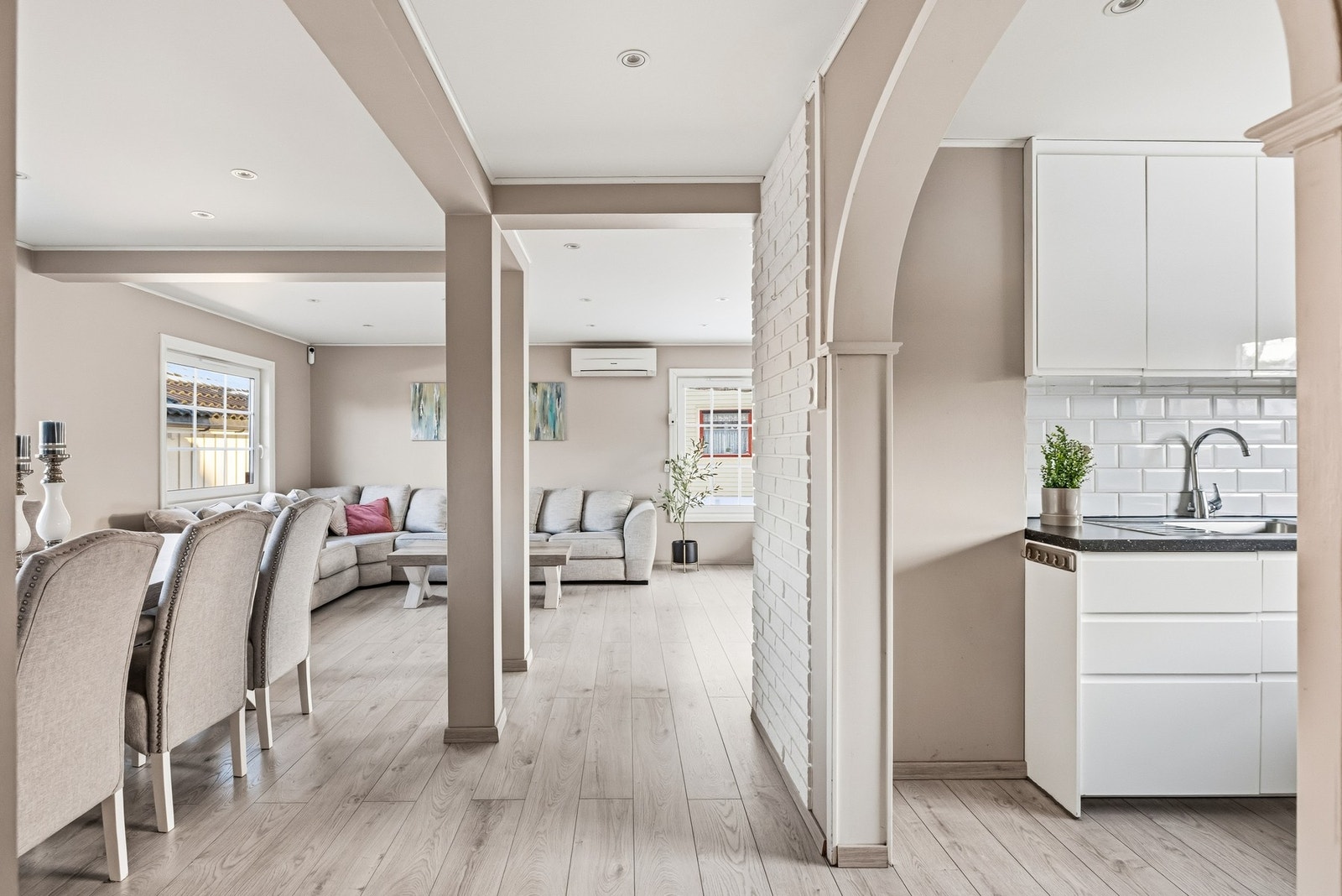 Her er det gode møbleringsmuligheter uten at romfølelsen settes på spill. Galleribilde