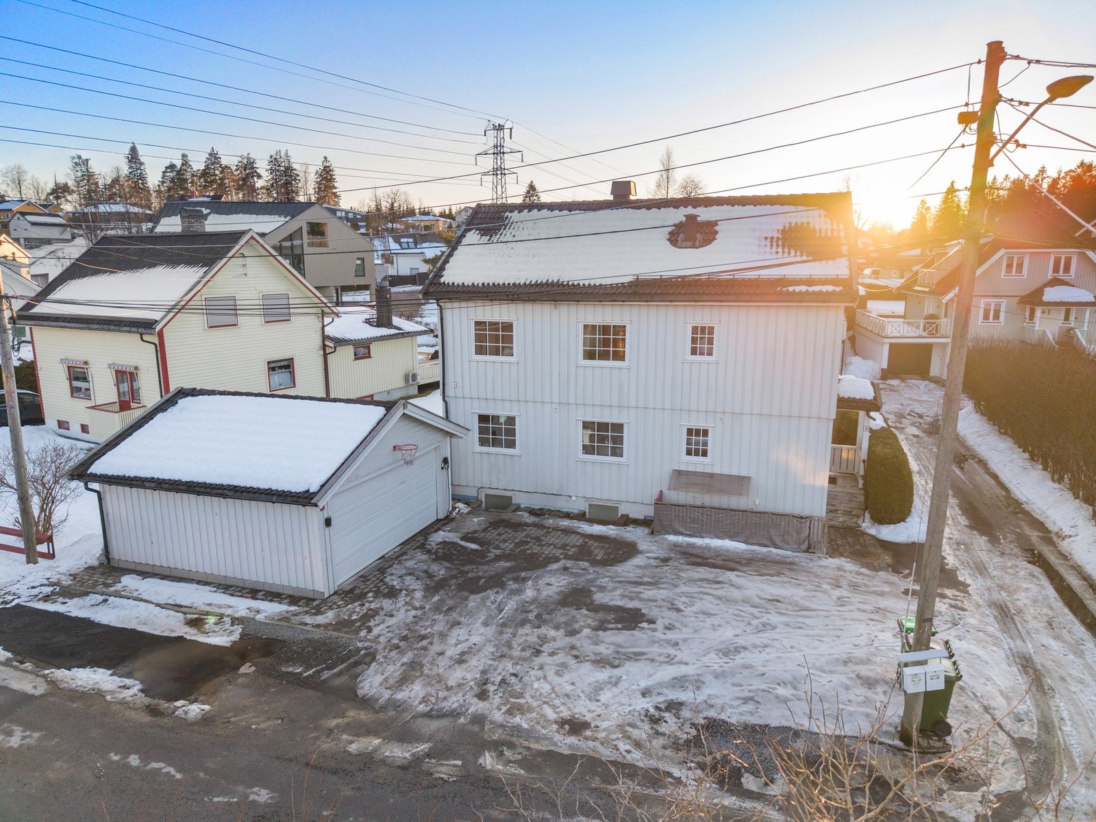 Her bor du med kort vei til offentlig kommunikasjon, skoler i alle trinn og et godt utvalg av barnehager. Galleribilde