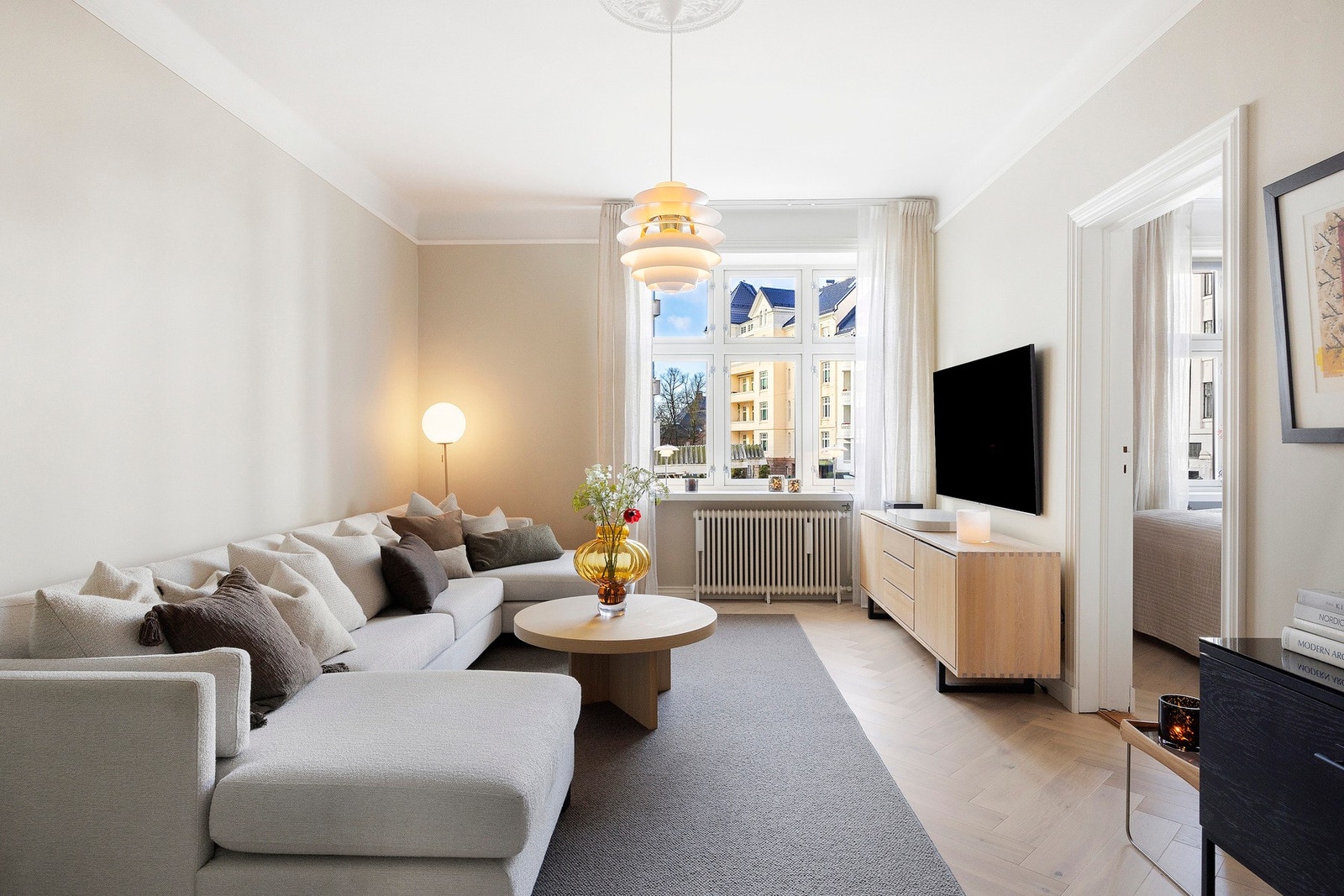 Leiligheten har en rimelig oppvarming, tilkoblet fjernvarme. Galleribilde