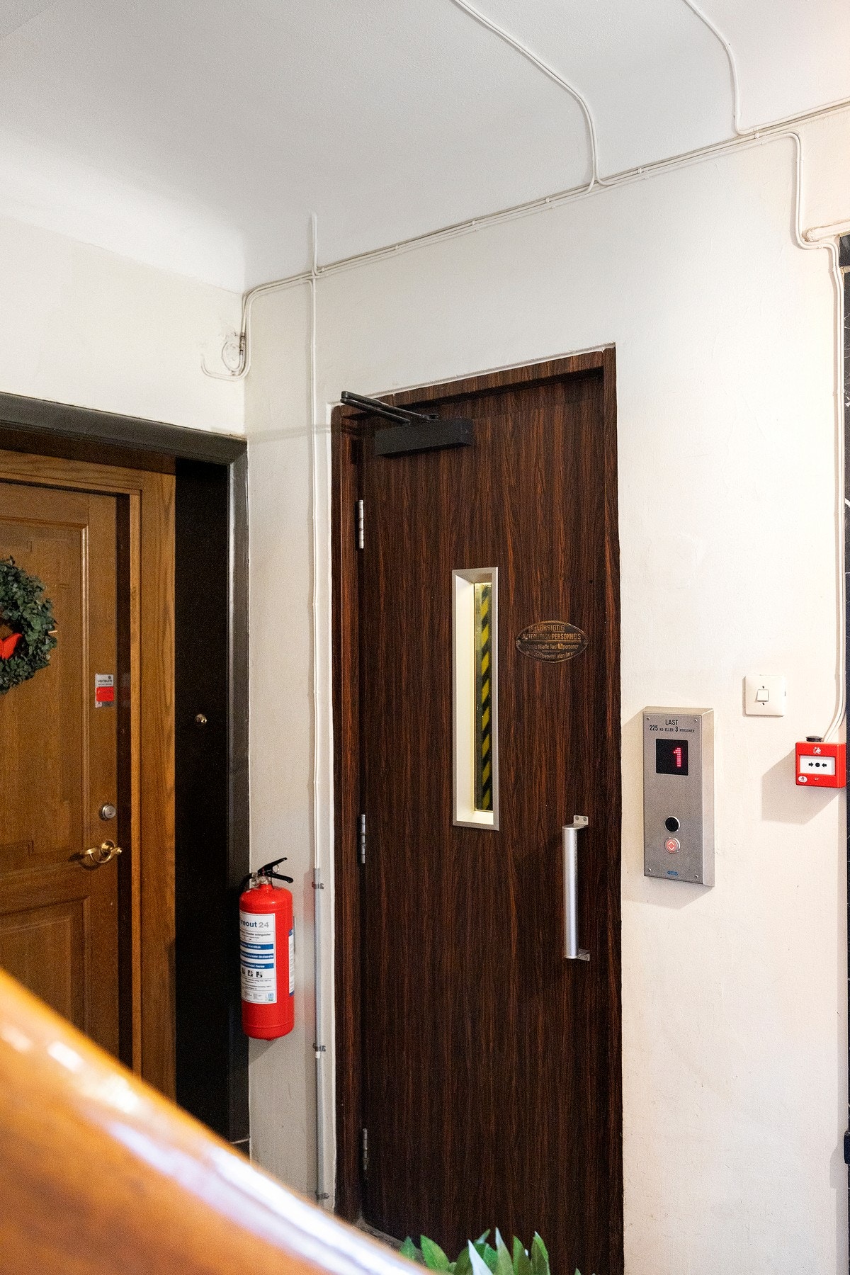 Den oppgraderte heisen bringer deg opp til leiligheten. Galleribilde