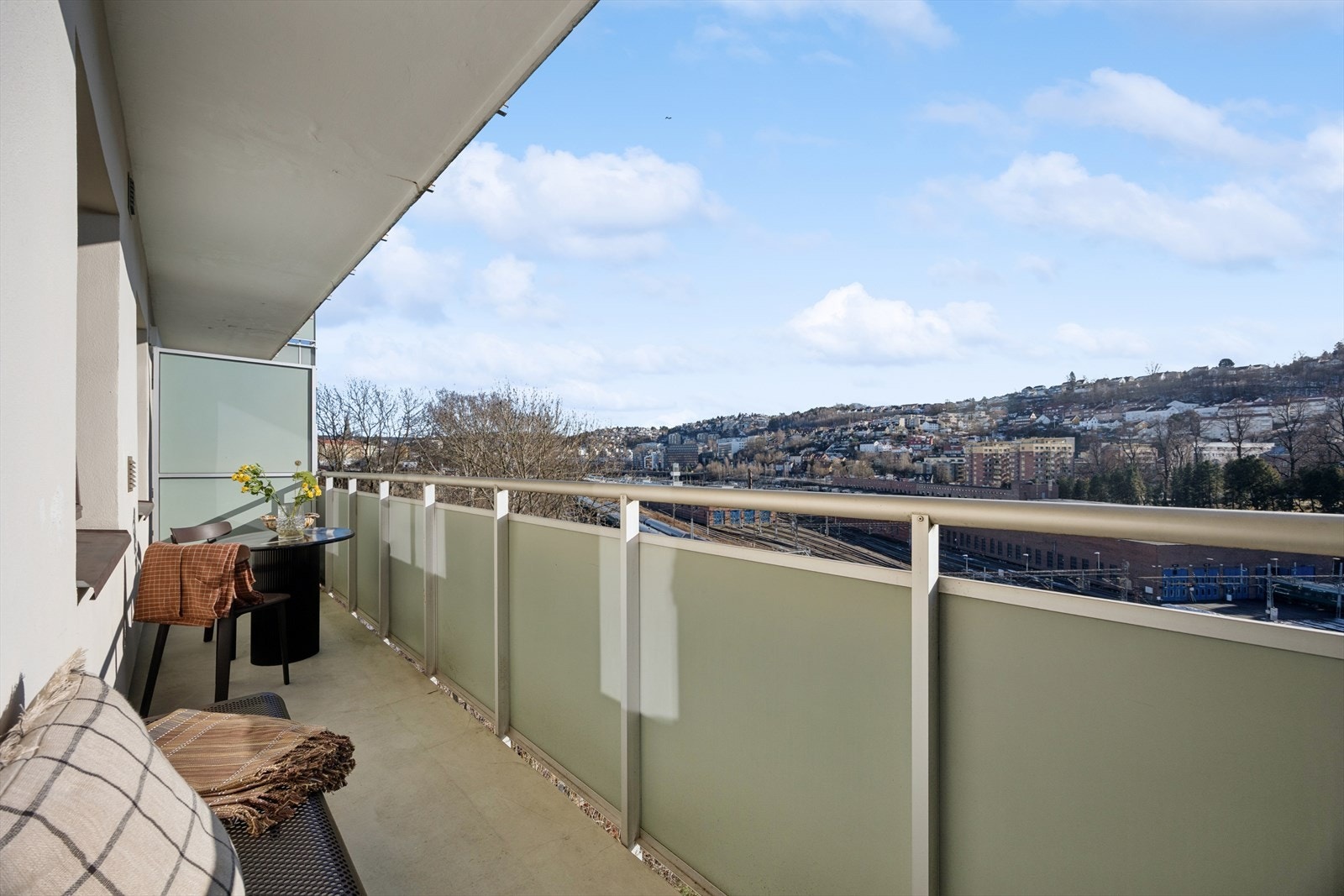 Fra balkongen har du utsikt mot Ekebergskrenten. Galleribilde