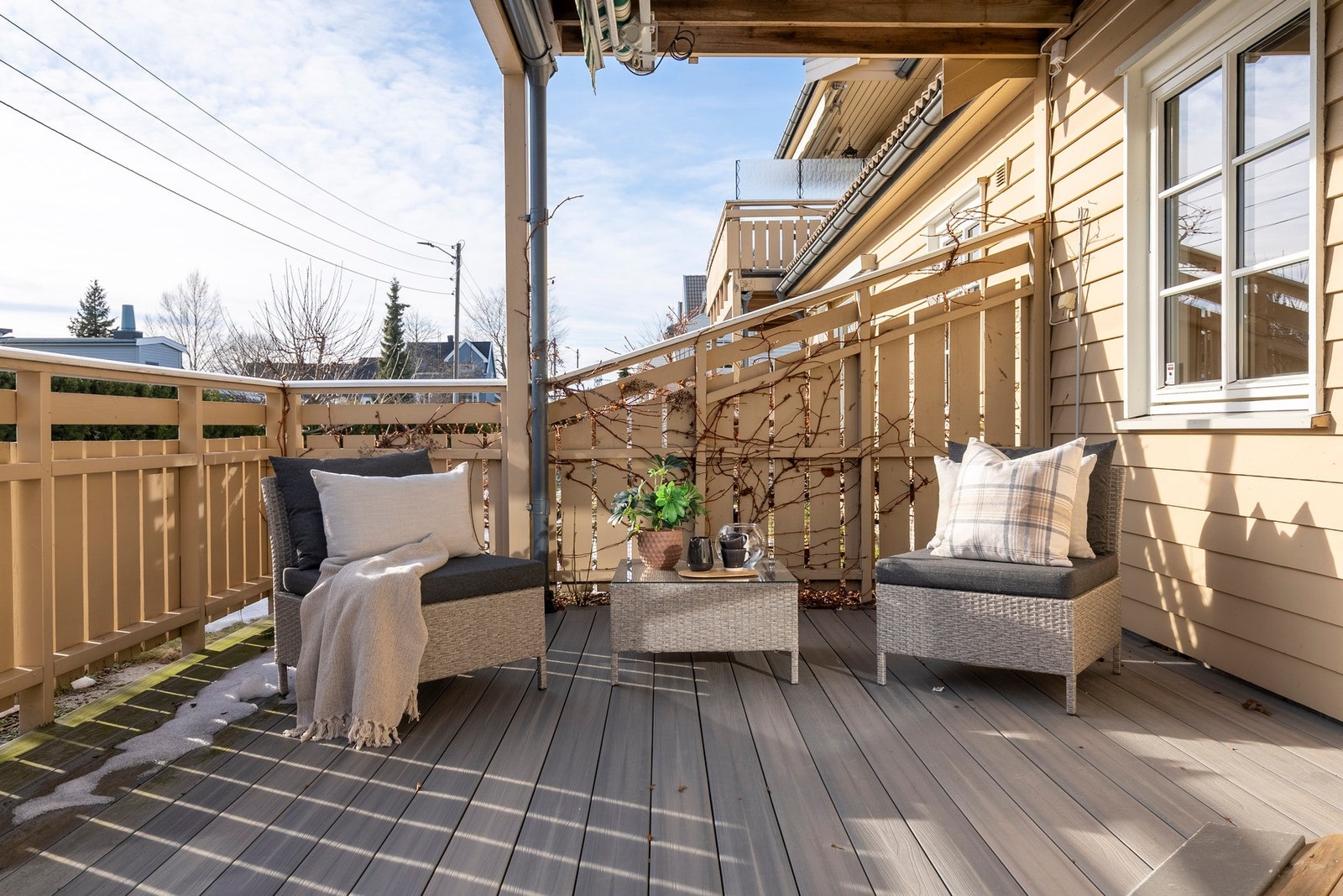 Her har du god plass til å innrede med diverse utemøblement Galleribilde