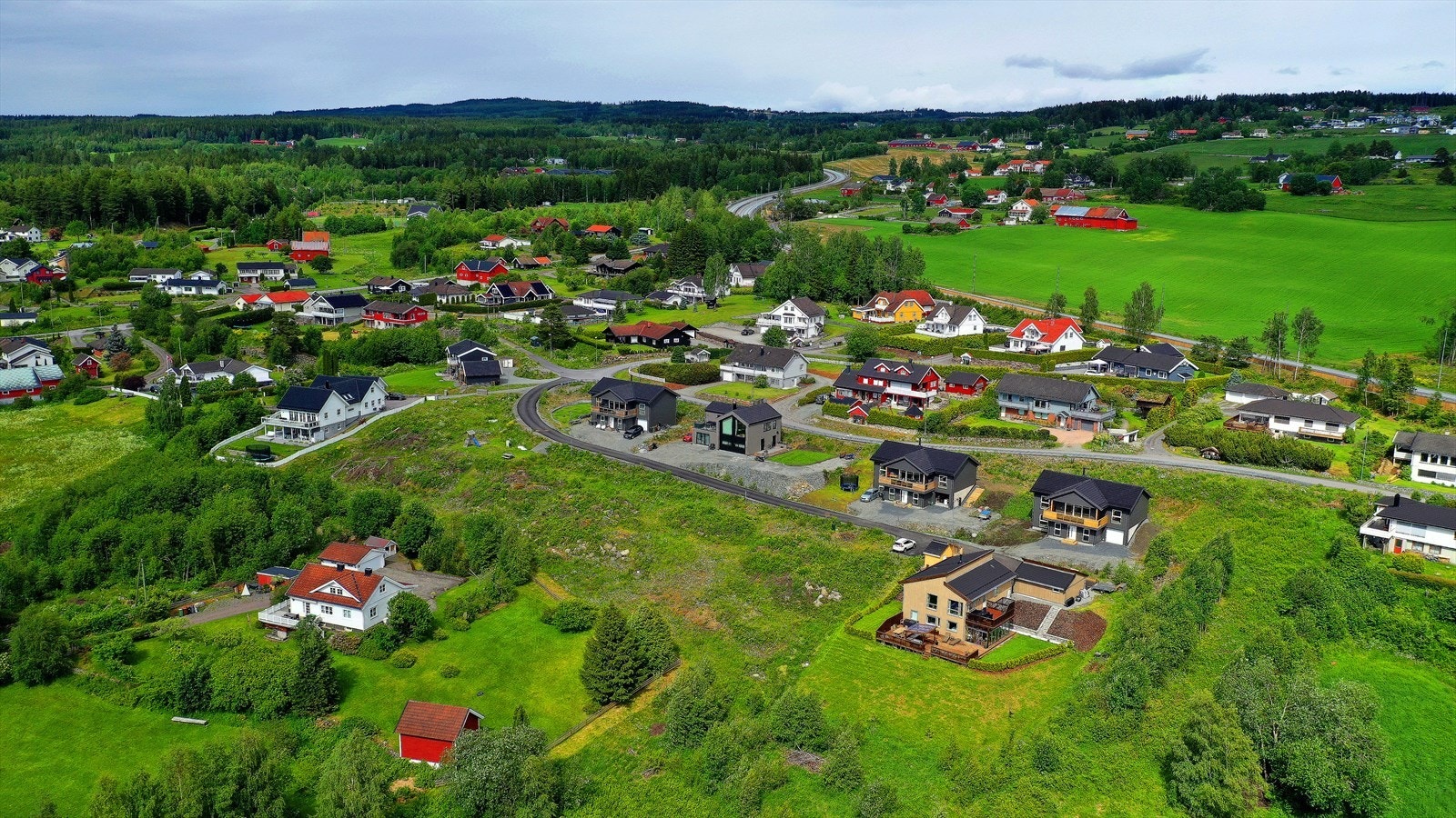 Området rundt kan også by på flotte tur- og friluftsmuligheter. Gran kommune har idylliske friluftsområder sommer som vinter, enten om det er til fots eller på sykkelsetet. Galleribilde