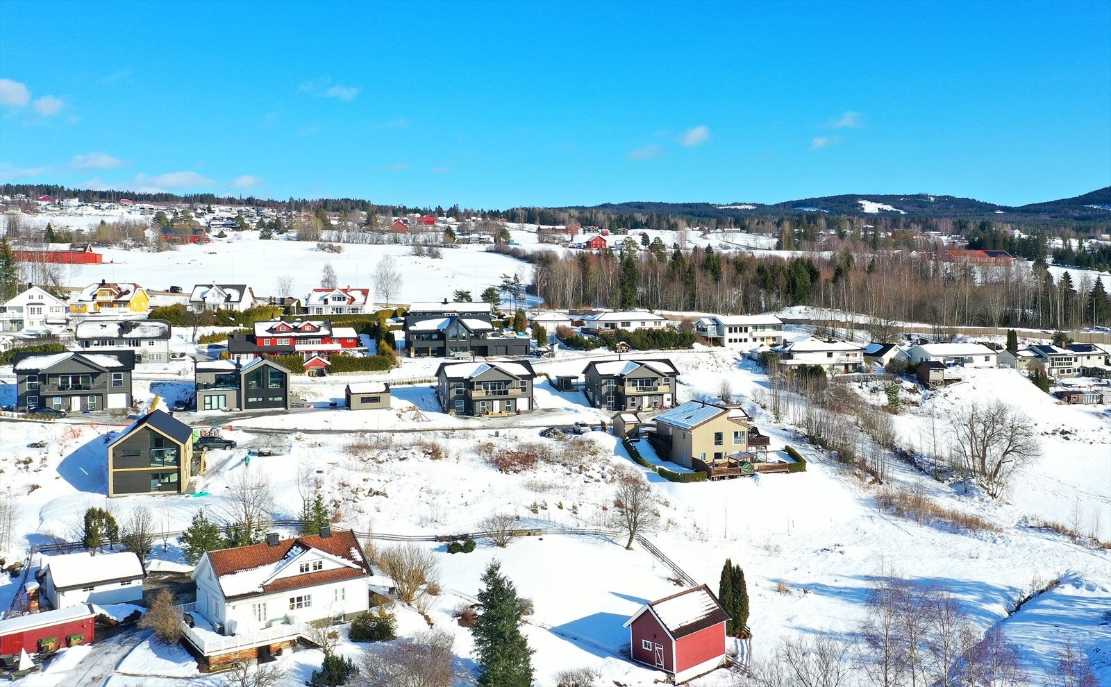 Området rundt kan også by på flotte tur- og friluftsmuligheter. Gran kommune har idylliske friluftsområder sommer som vinter, enten om det er til fots eller på sykkelsetet. Galleribilde