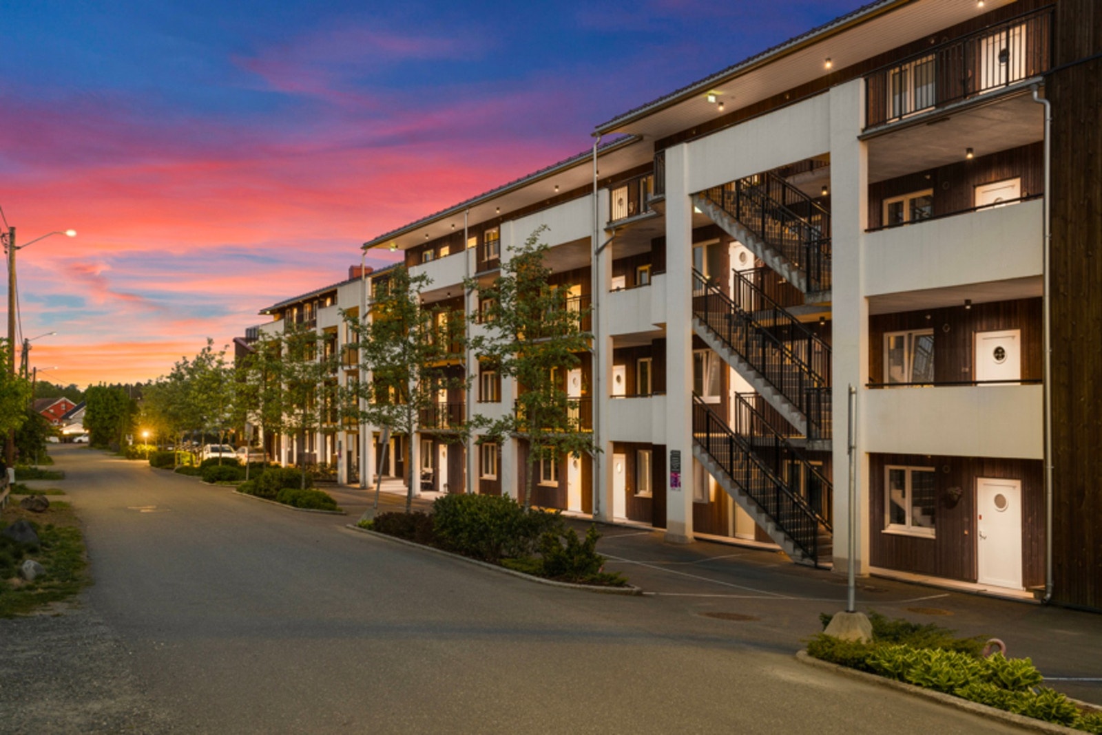 Sameiets gjesteparkering - praktisk plassert og lett tilgjengelig for besøkende. Galleribilde