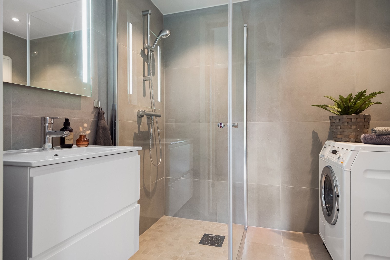 Bad i hybeldel. Galleribilde