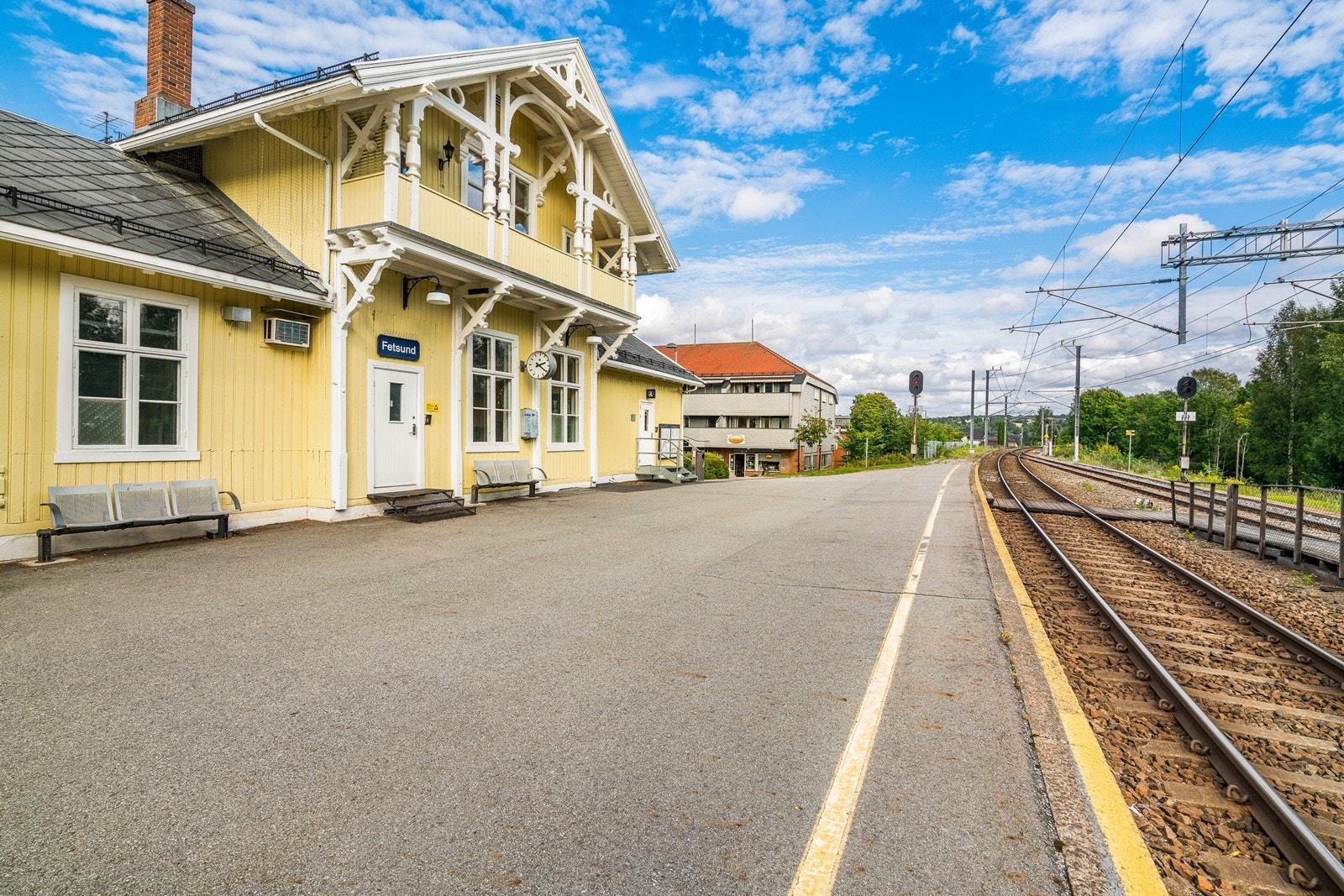 Fra Fetsund stasjon går det tog i retning Kongsvinger og Asker. Galleribilde