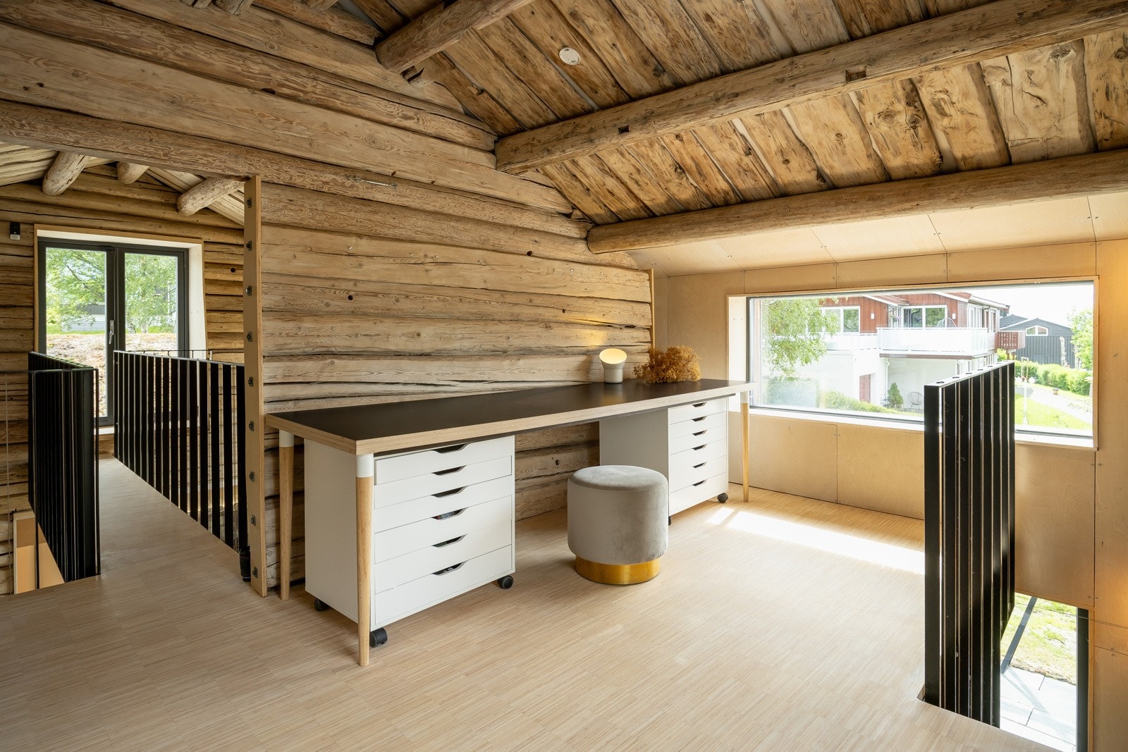 Kontorplass/ekstra stue på hems. Galleribilde